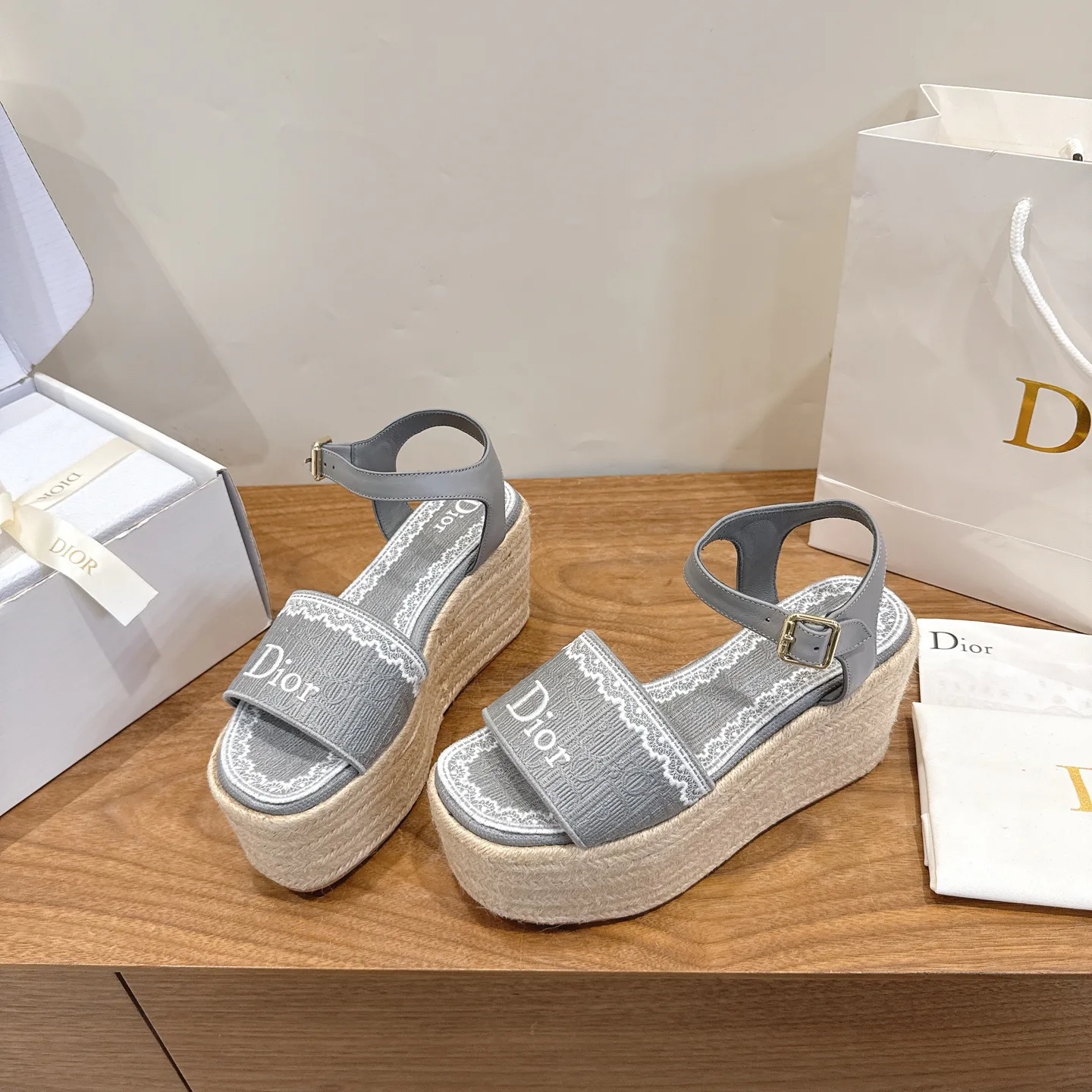 Босоножки Женские Christian Dior 17947074