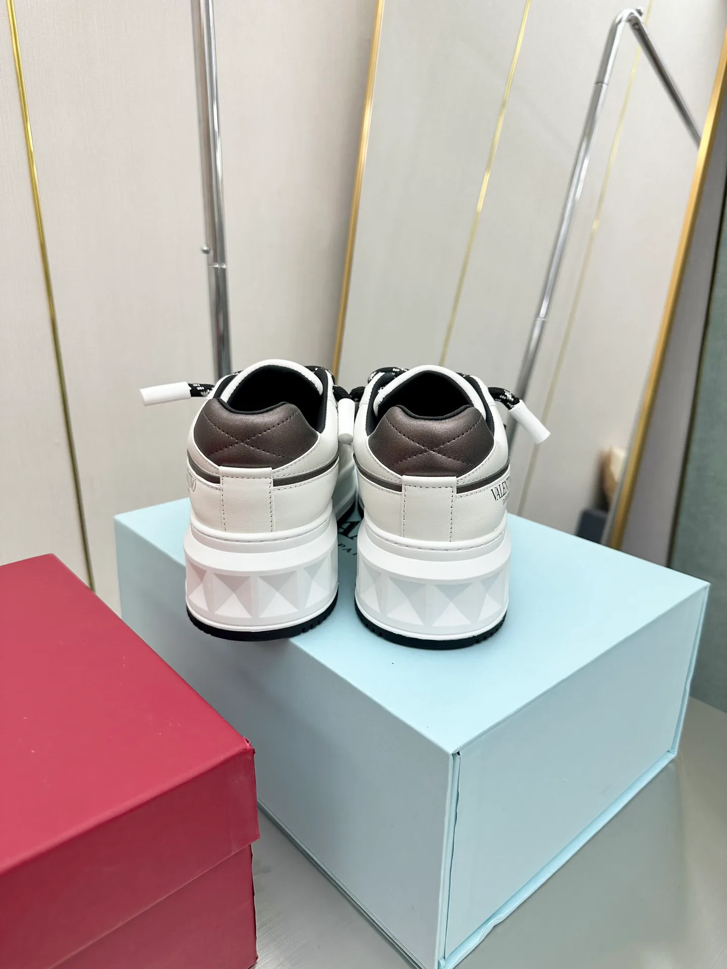 Кроссовки Женские Valentino 17955024