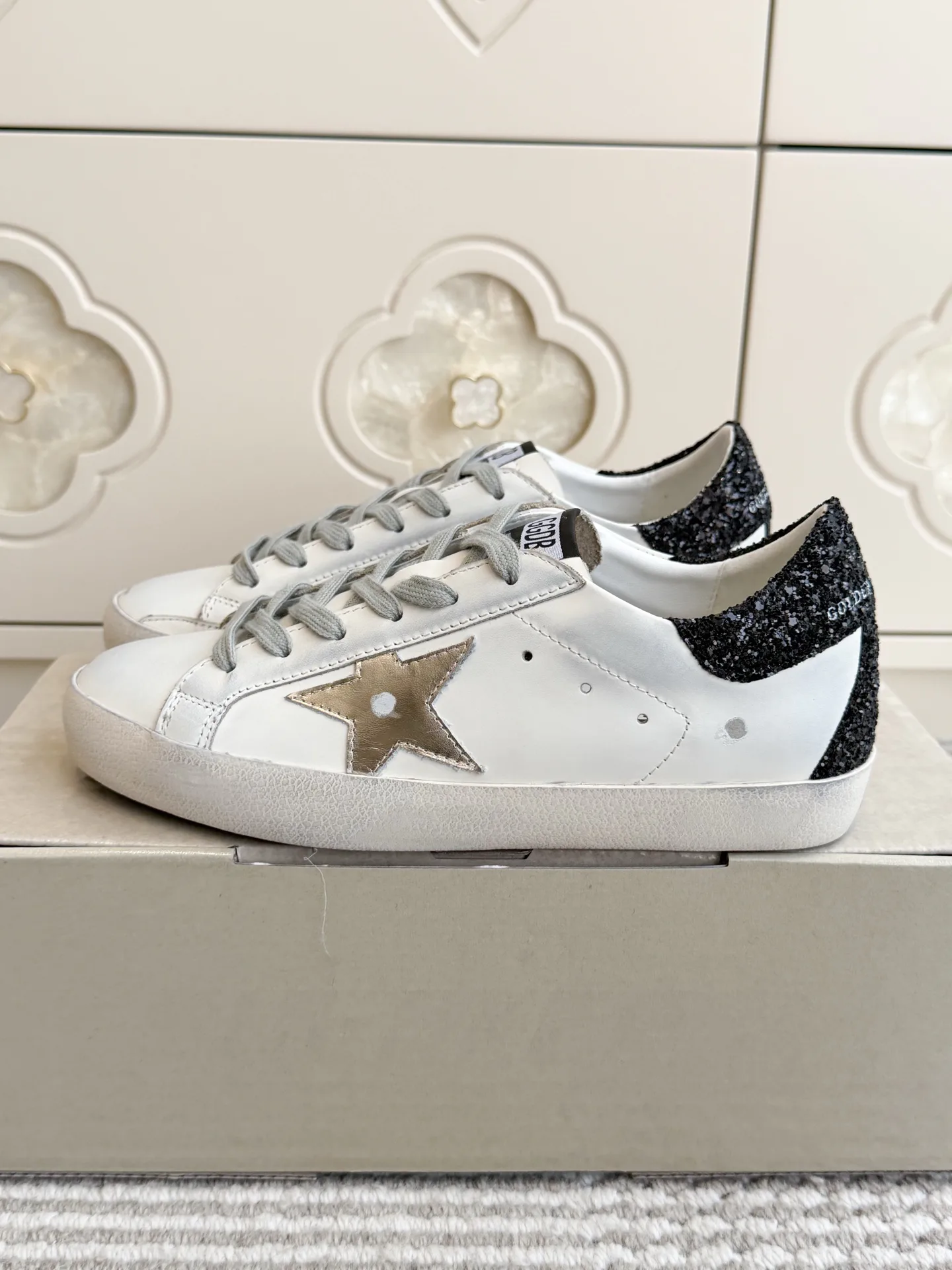 Кроссовки Женские Golden Goose 18856823