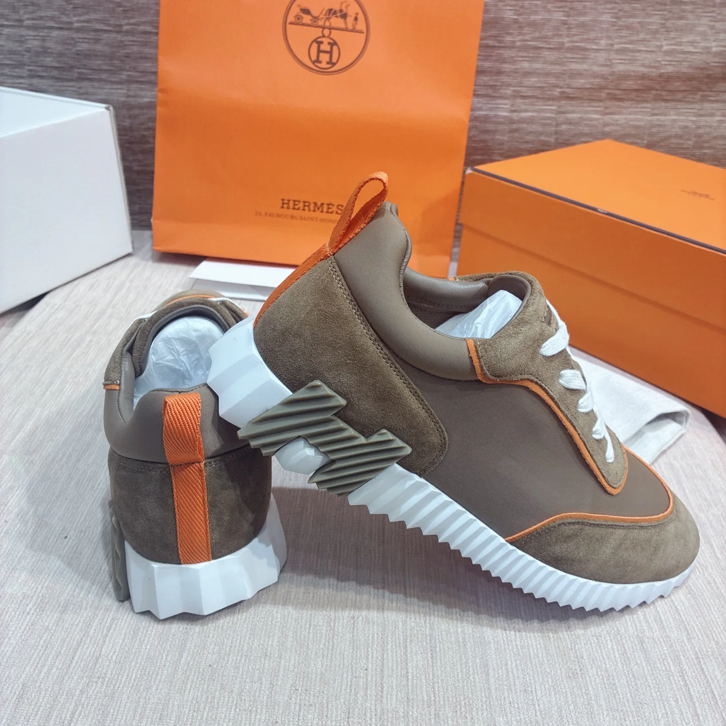 Кроссовки Женские Hermes 17977062
