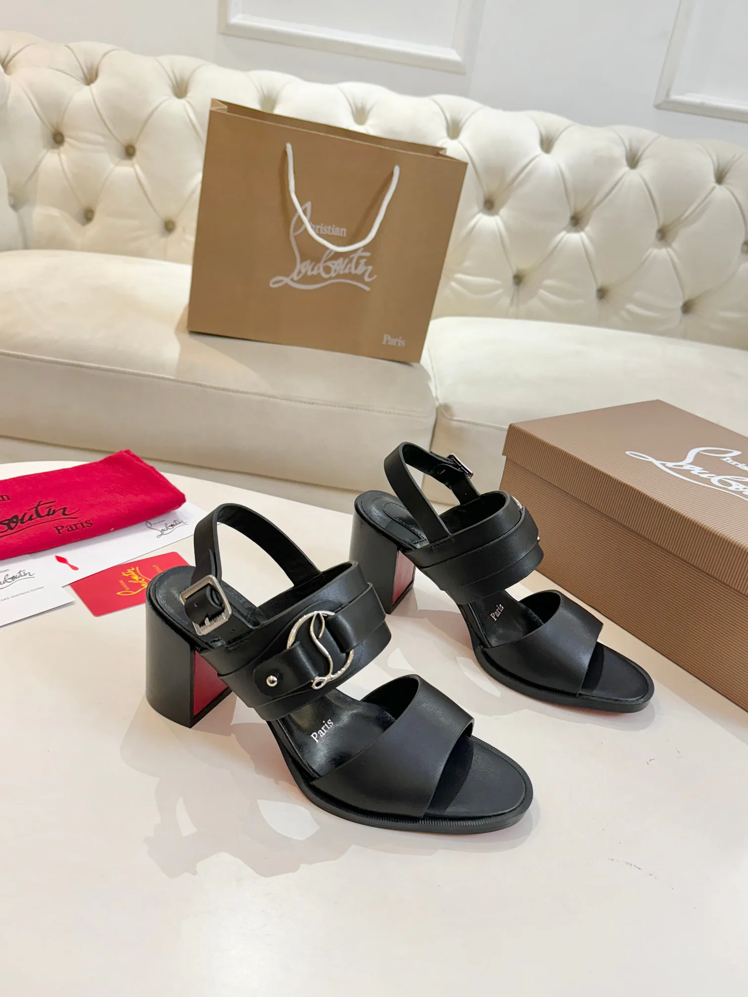 Босоножки Женские Christian Louboutin 17038135