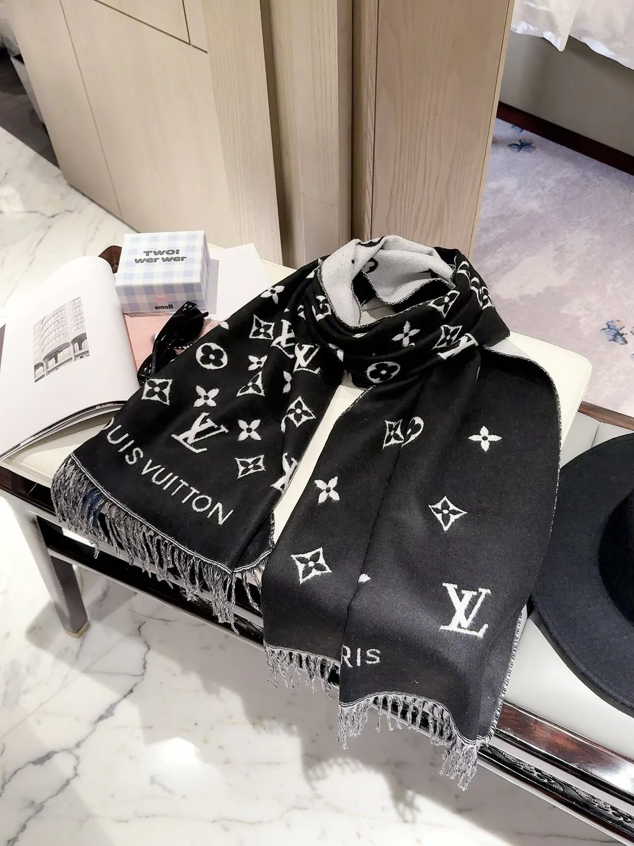 Шарфы Louis Vuitton 18322601