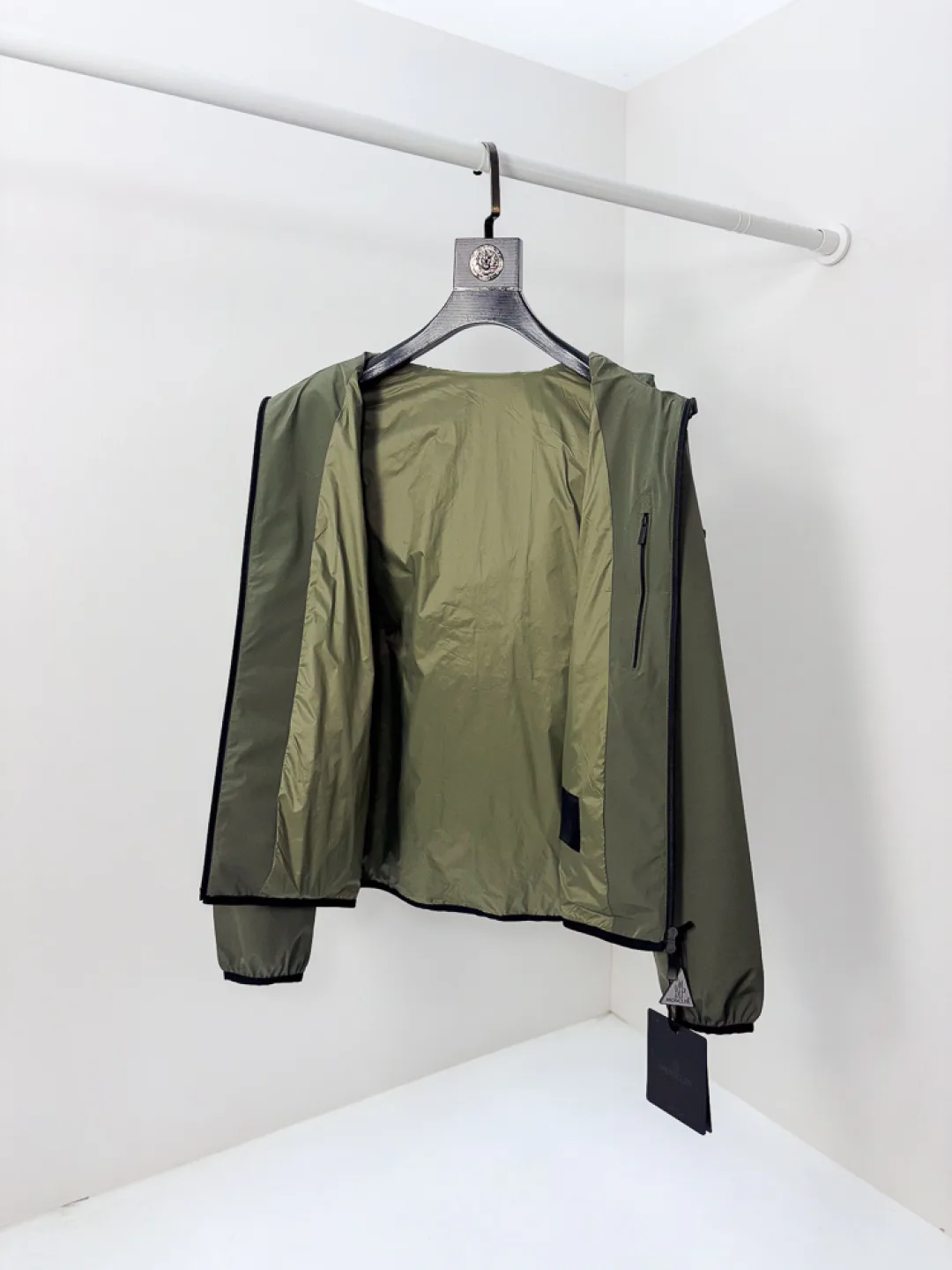 Куртки И Пуховики Мужские Moncler 11708810