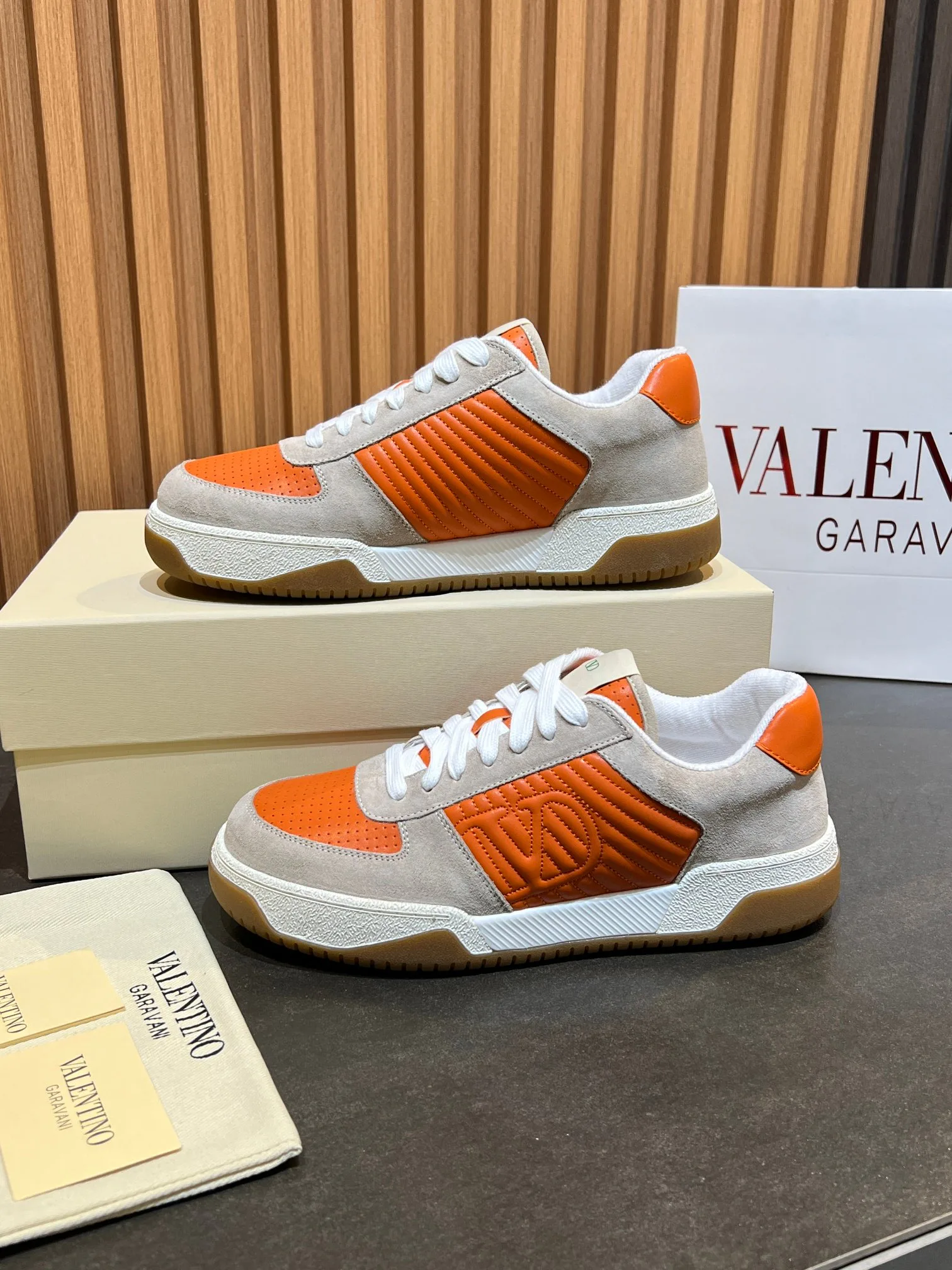 Кроссовки Женские Valentino 11679384