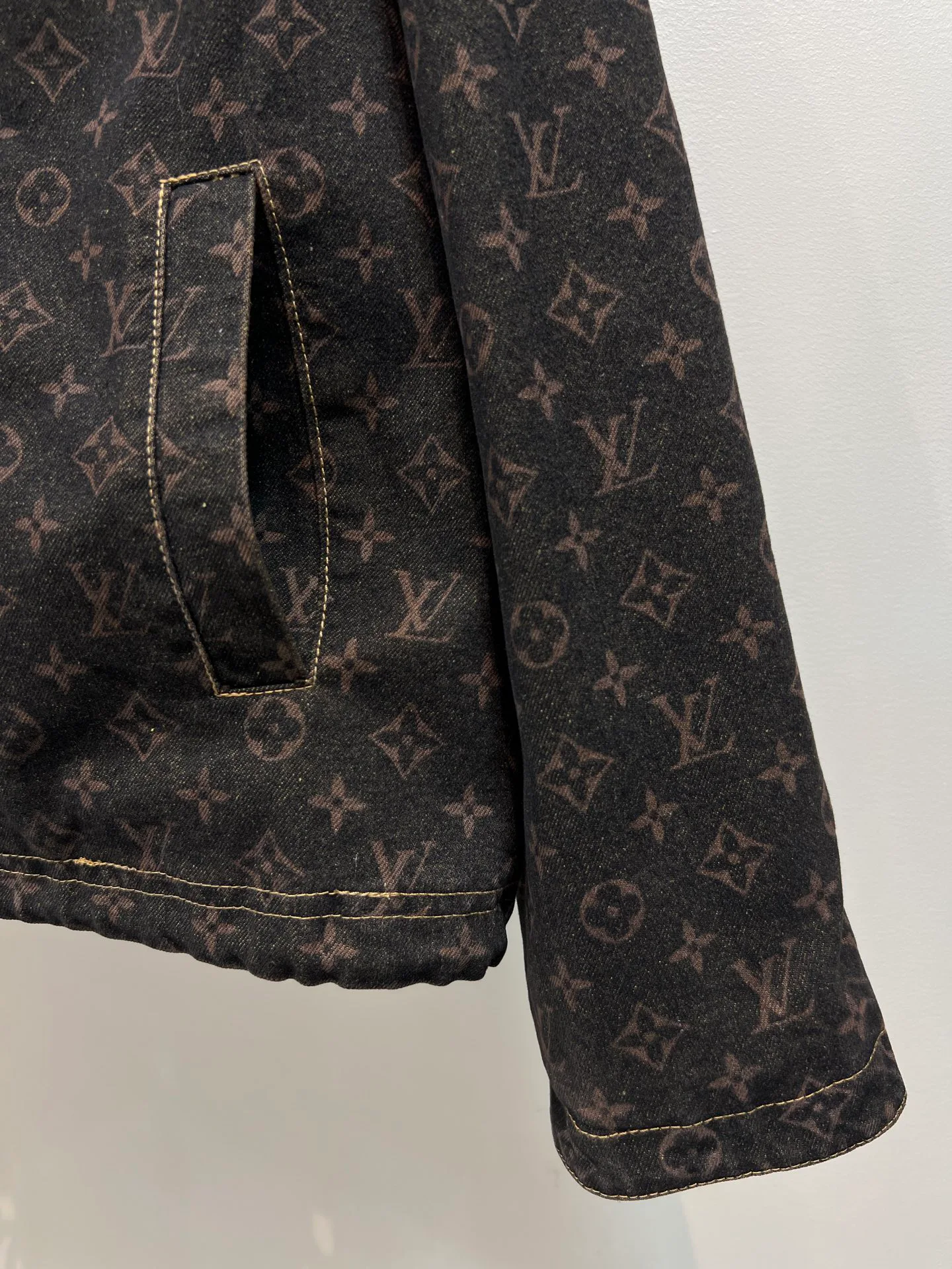 Куртки И Пуховики Женские Louis Vuitton 19222836