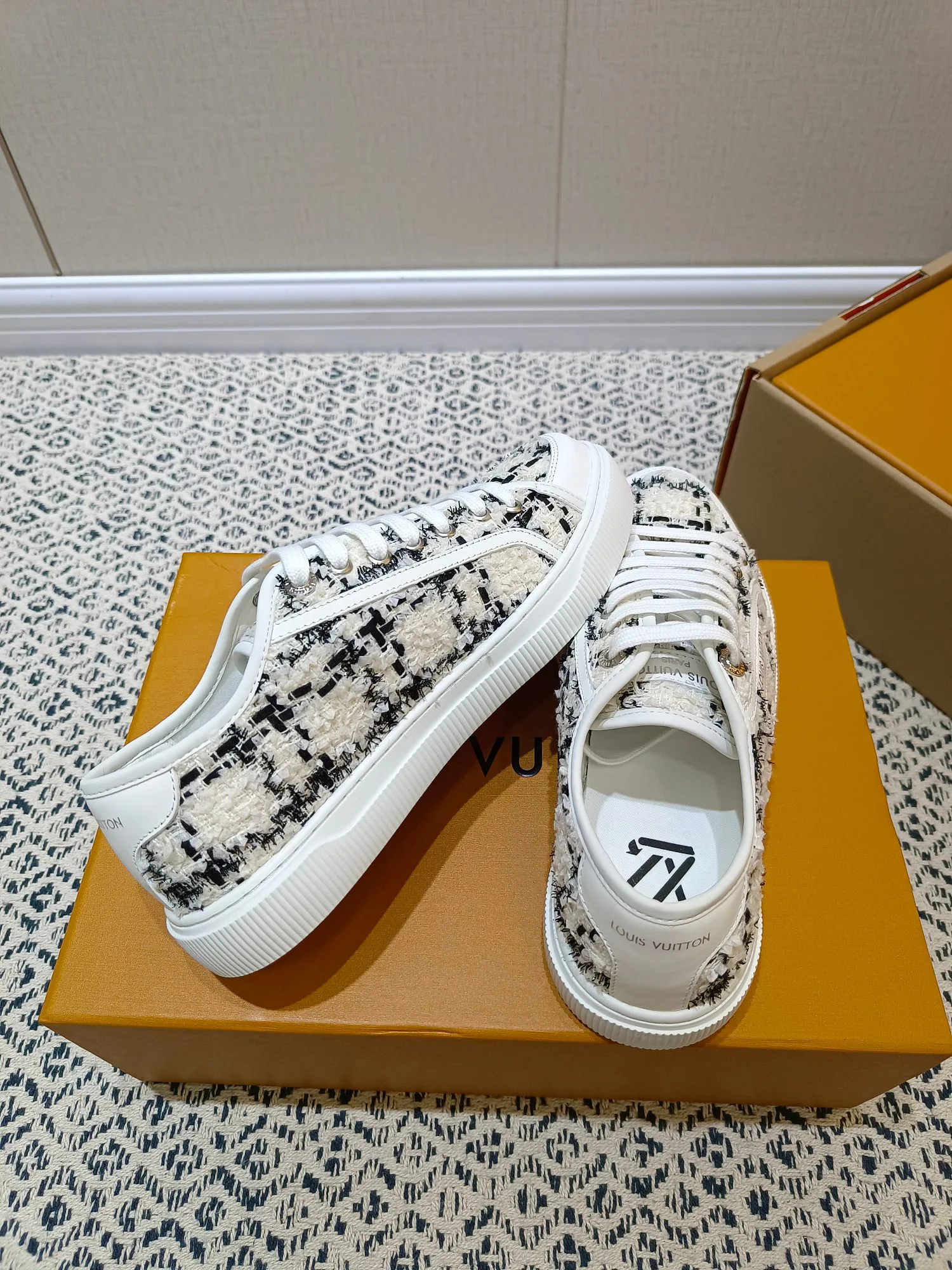 Кроссовки Женские Louis Vuitton 188402