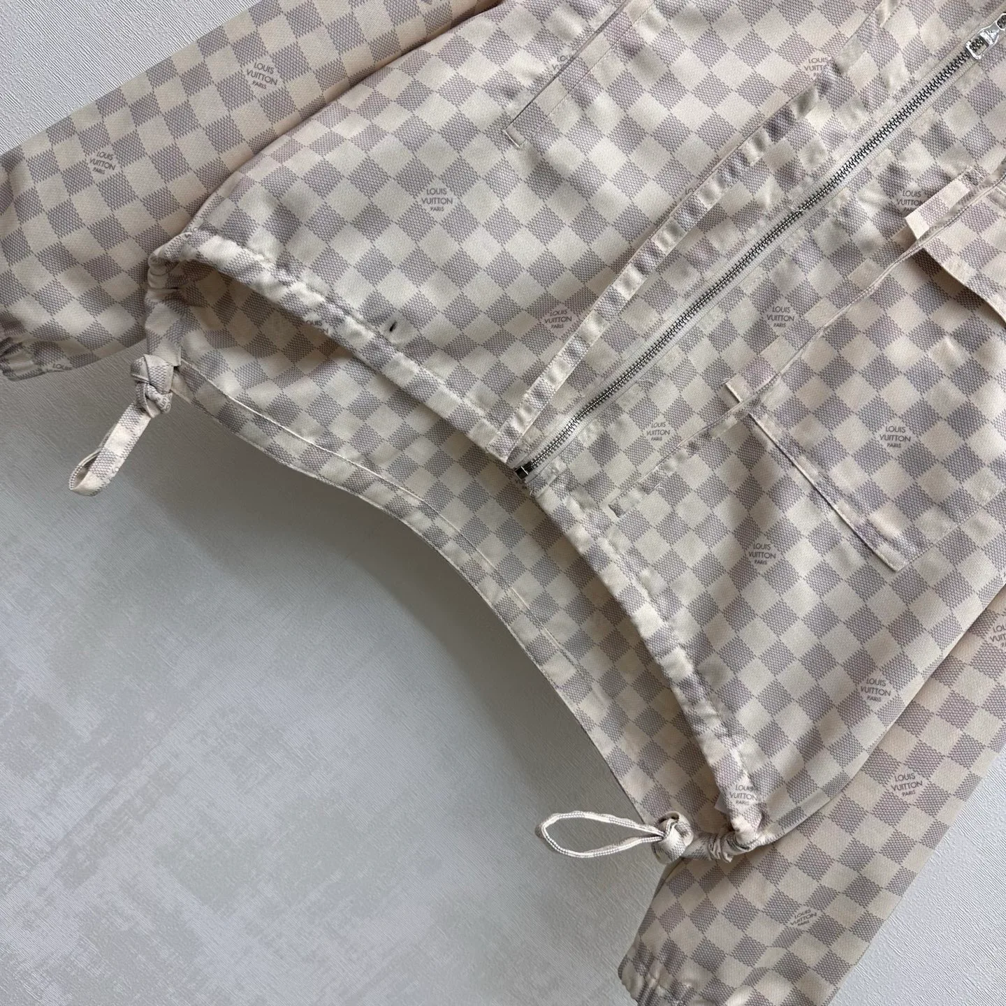 Куртки И Пуховики Женские Louis Vuitton 18228475