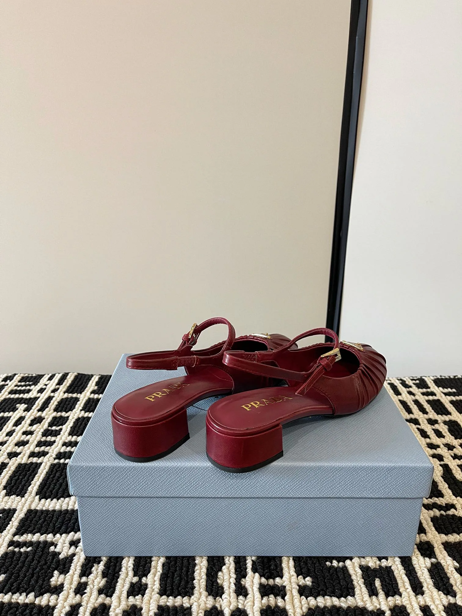 Босоножки Женские Prada 11407424