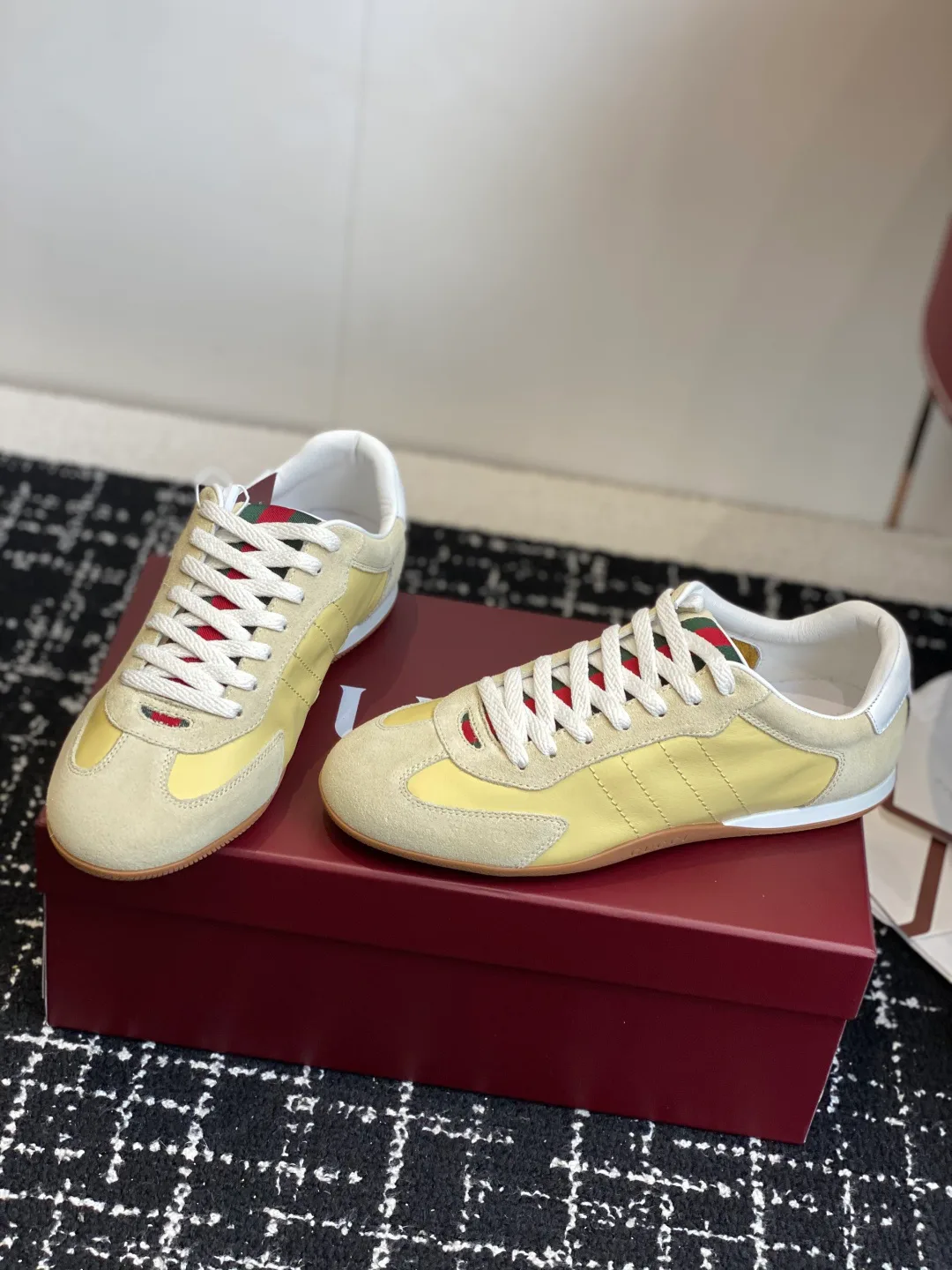 Кроссовки Женские Gucci 11373266