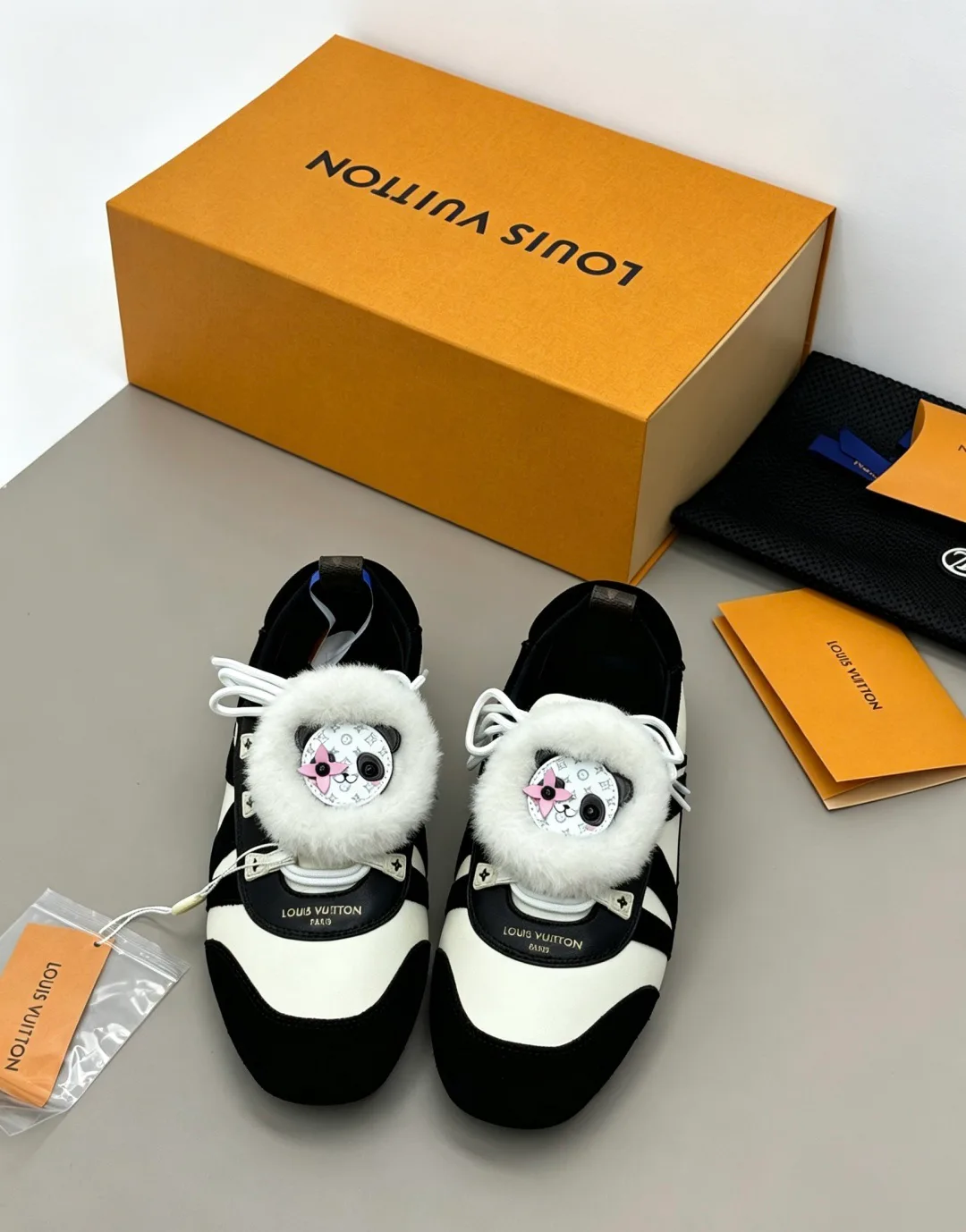Кроссовки Женские Louis Vuitton 18006200