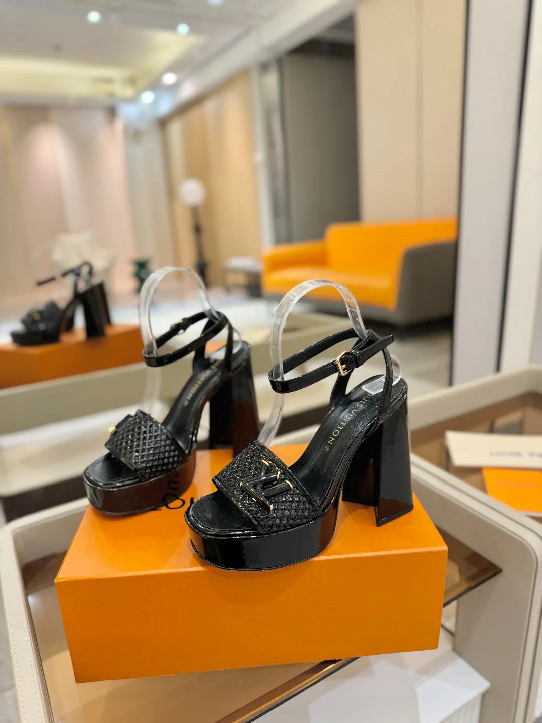 Босоножки Женские Louis Vuitton 10910202