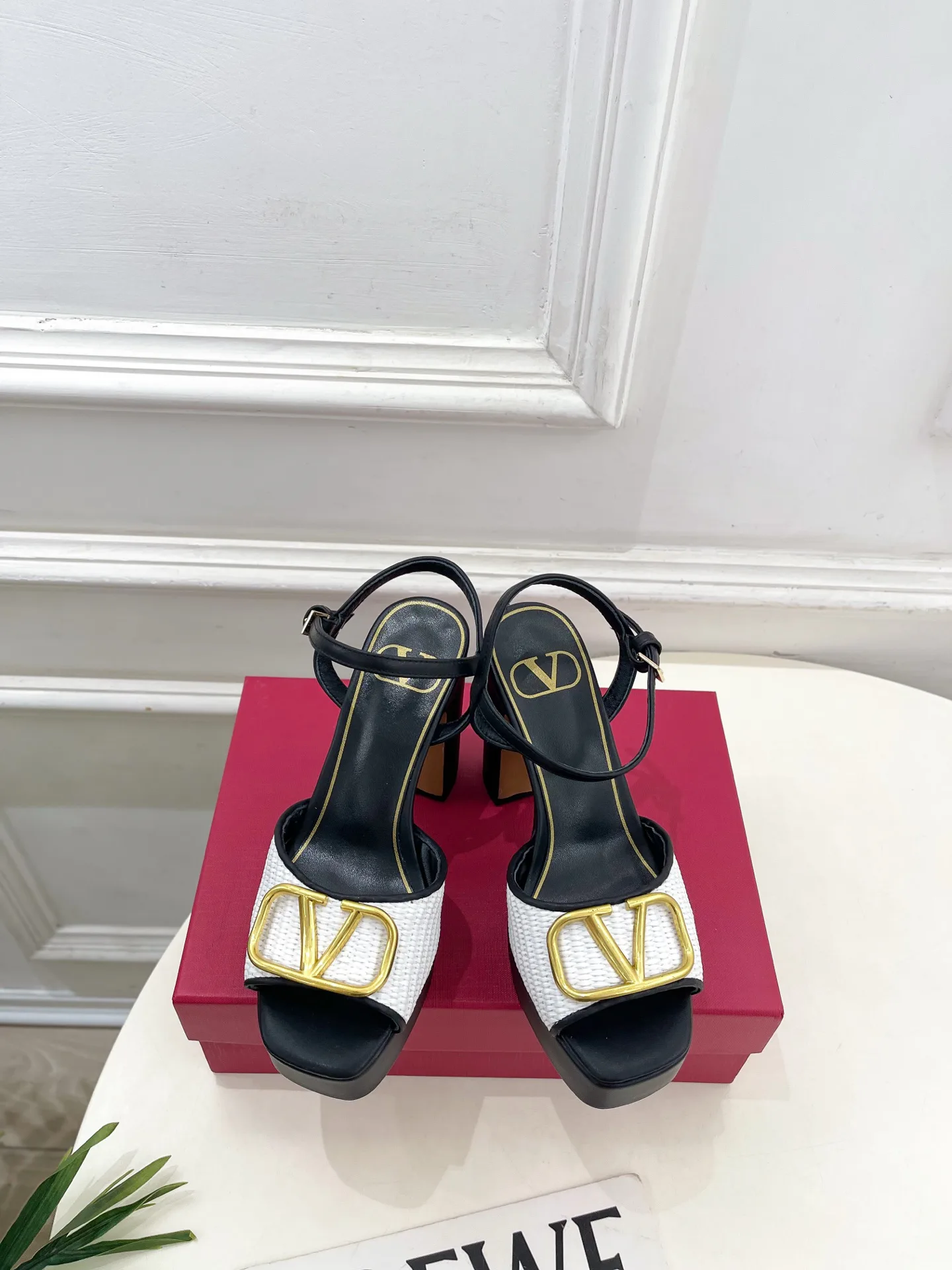Босоножки Женские Valentino 13085017