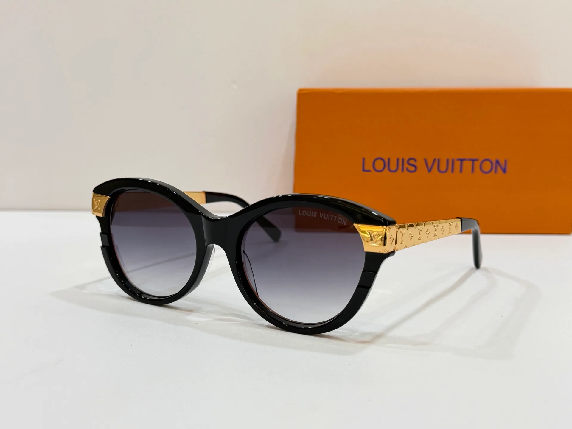 Очки Louis Vuitton 13441536