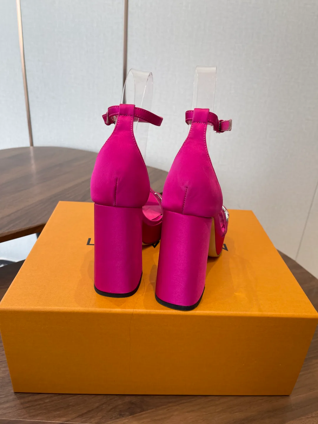 Босоножки Женские Louis Vuitton 628402