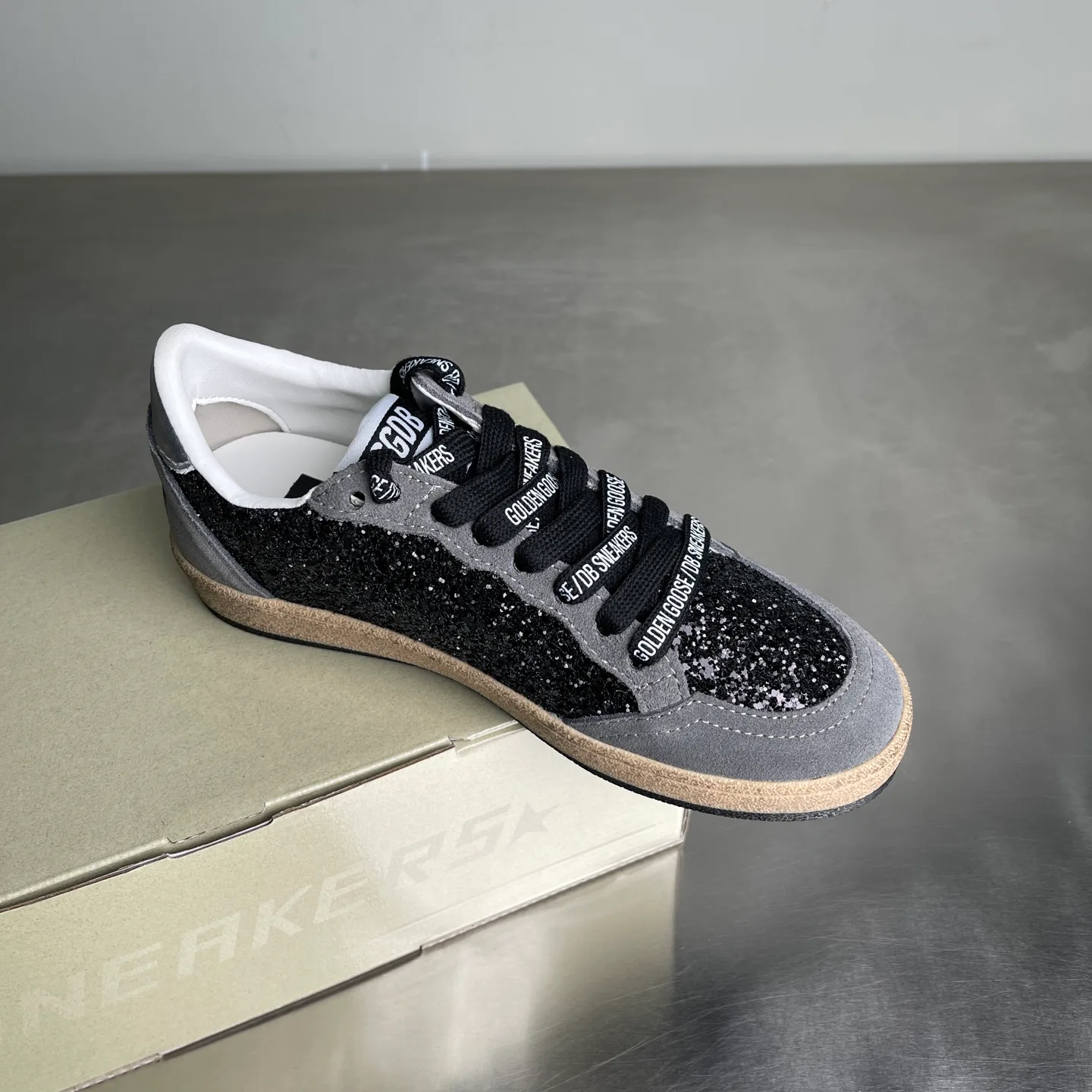 Кроссовки Женские Golden Goose 18039608