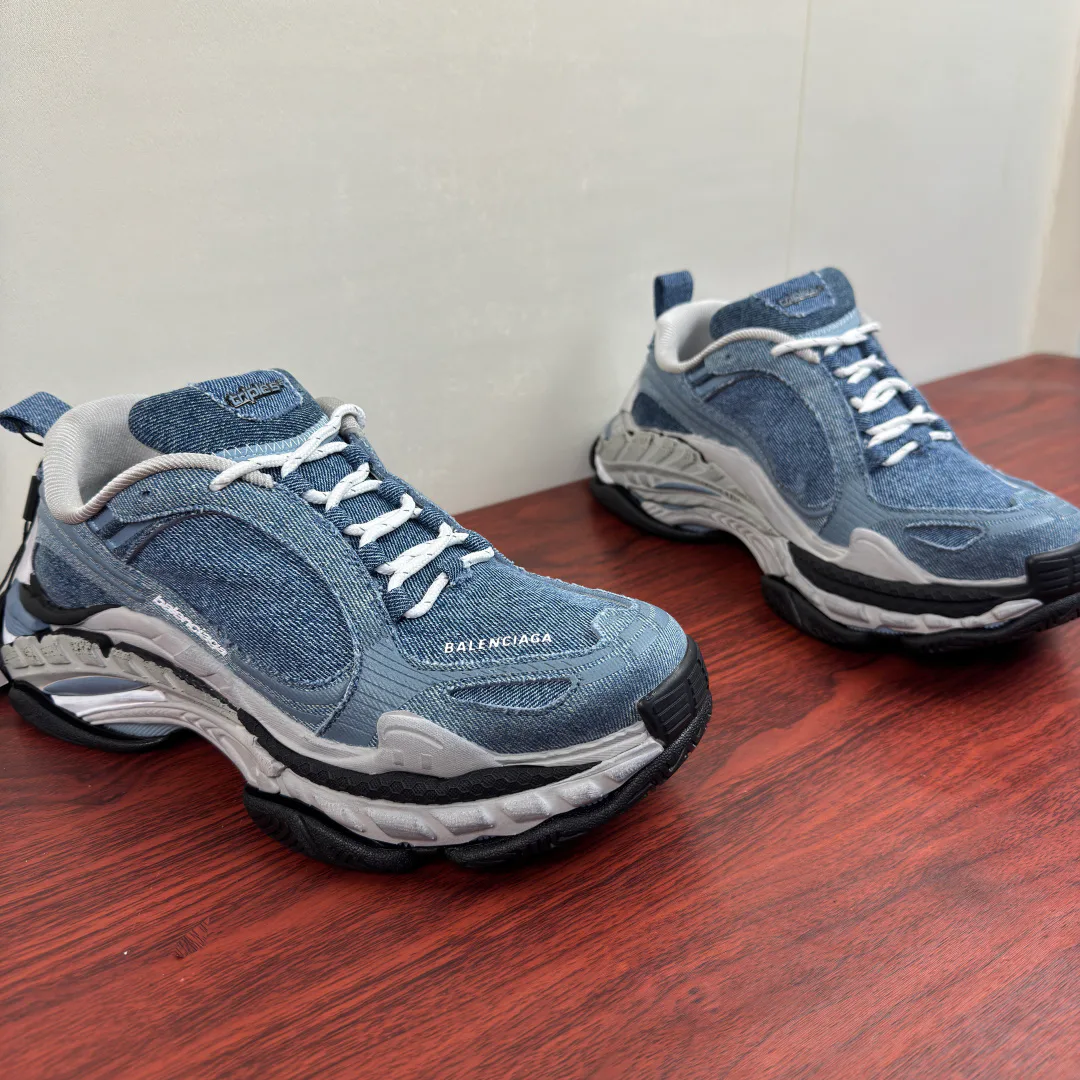 Кроссовки Женские Balenciaga 18230795