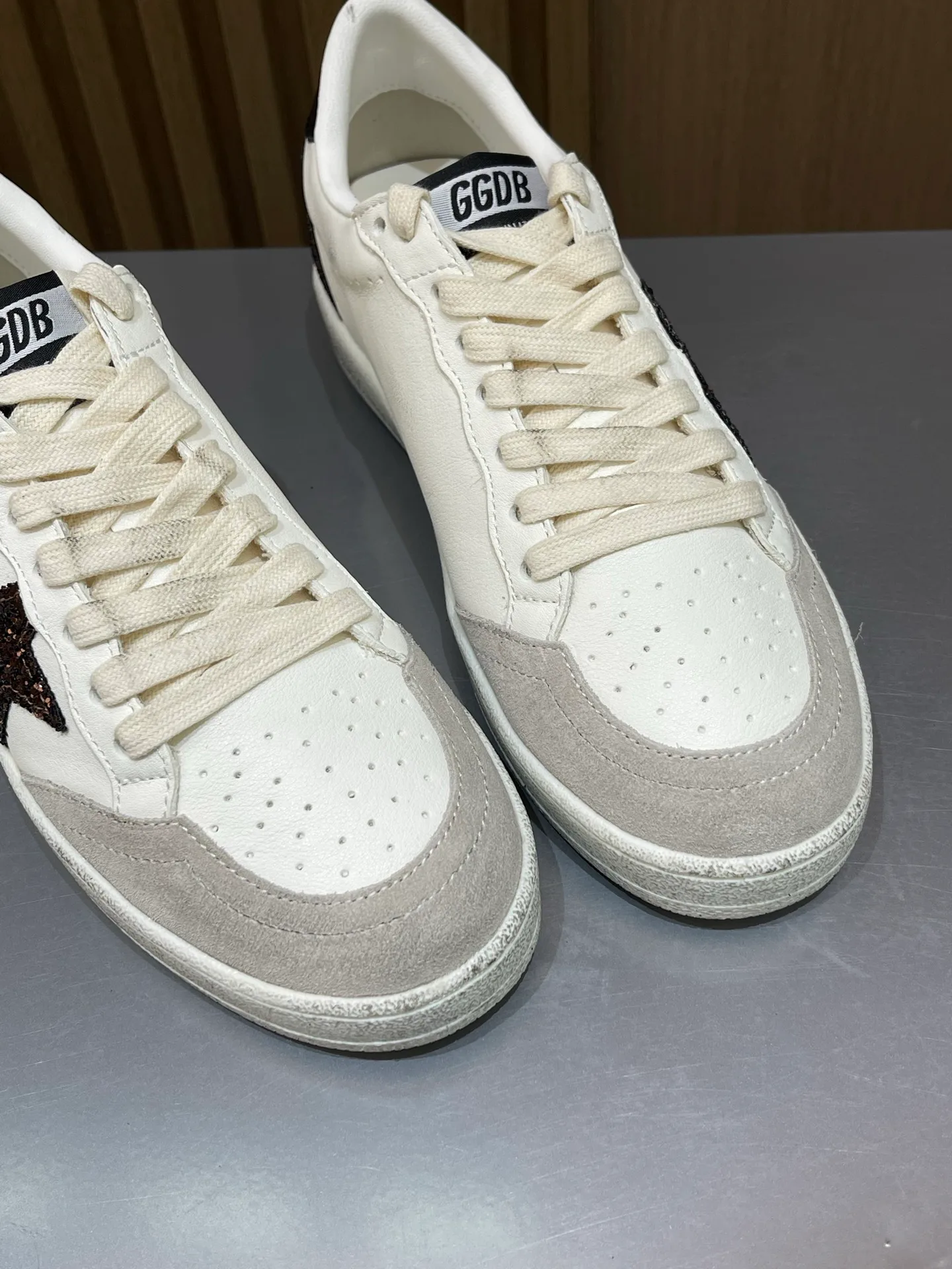 Кроссовки Женские Golden Goose 19466448