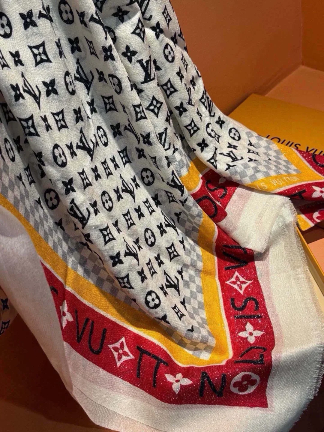 Шарфы Louis Vuitton 17673184