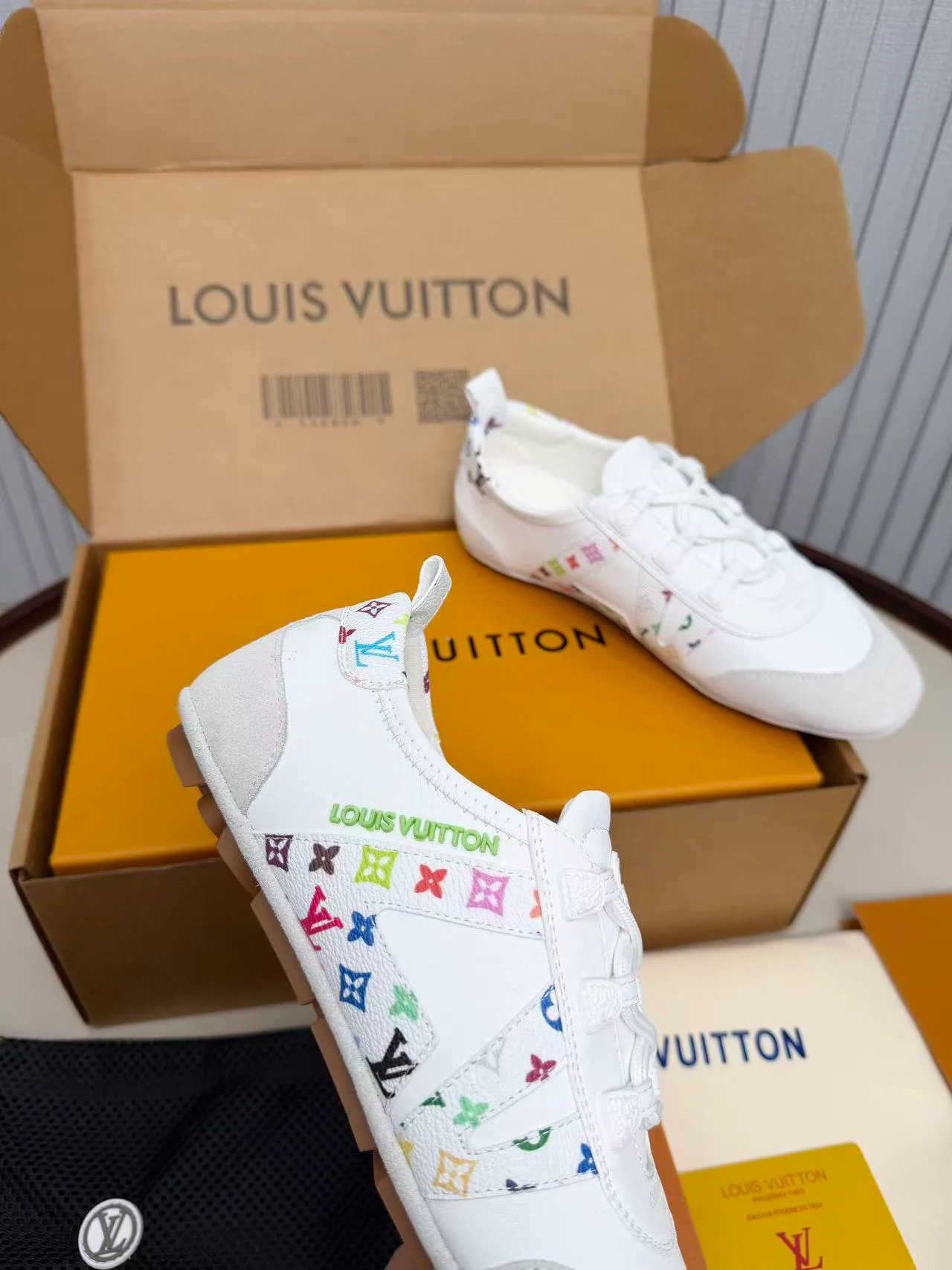 Кроссовки Женские Louis Vuitton 11250656