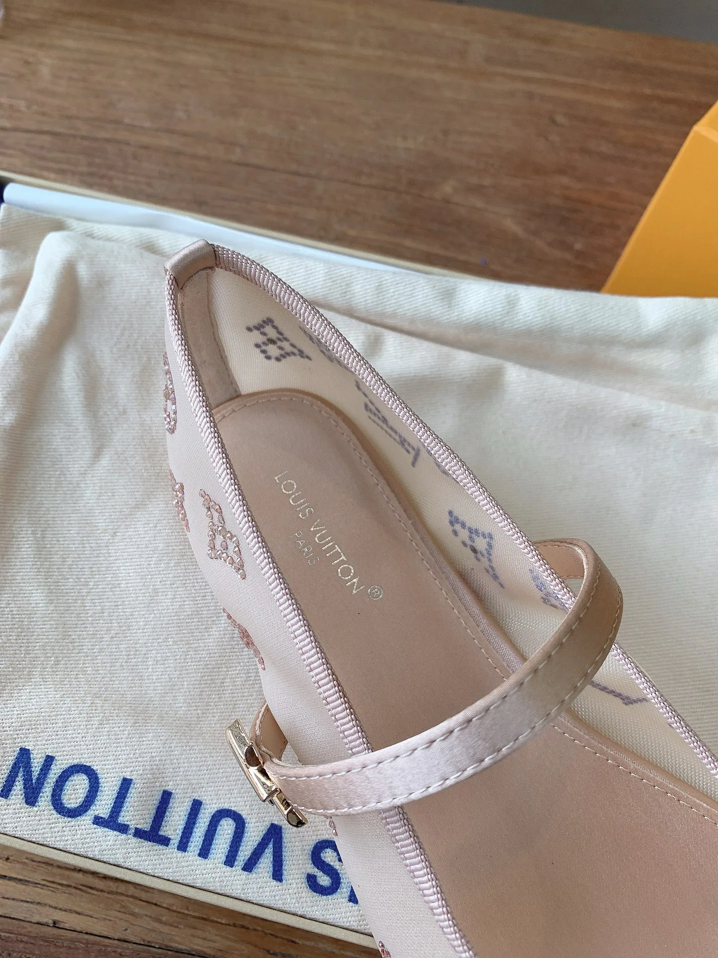 Балетки Женские Louis Vuitton 18365399