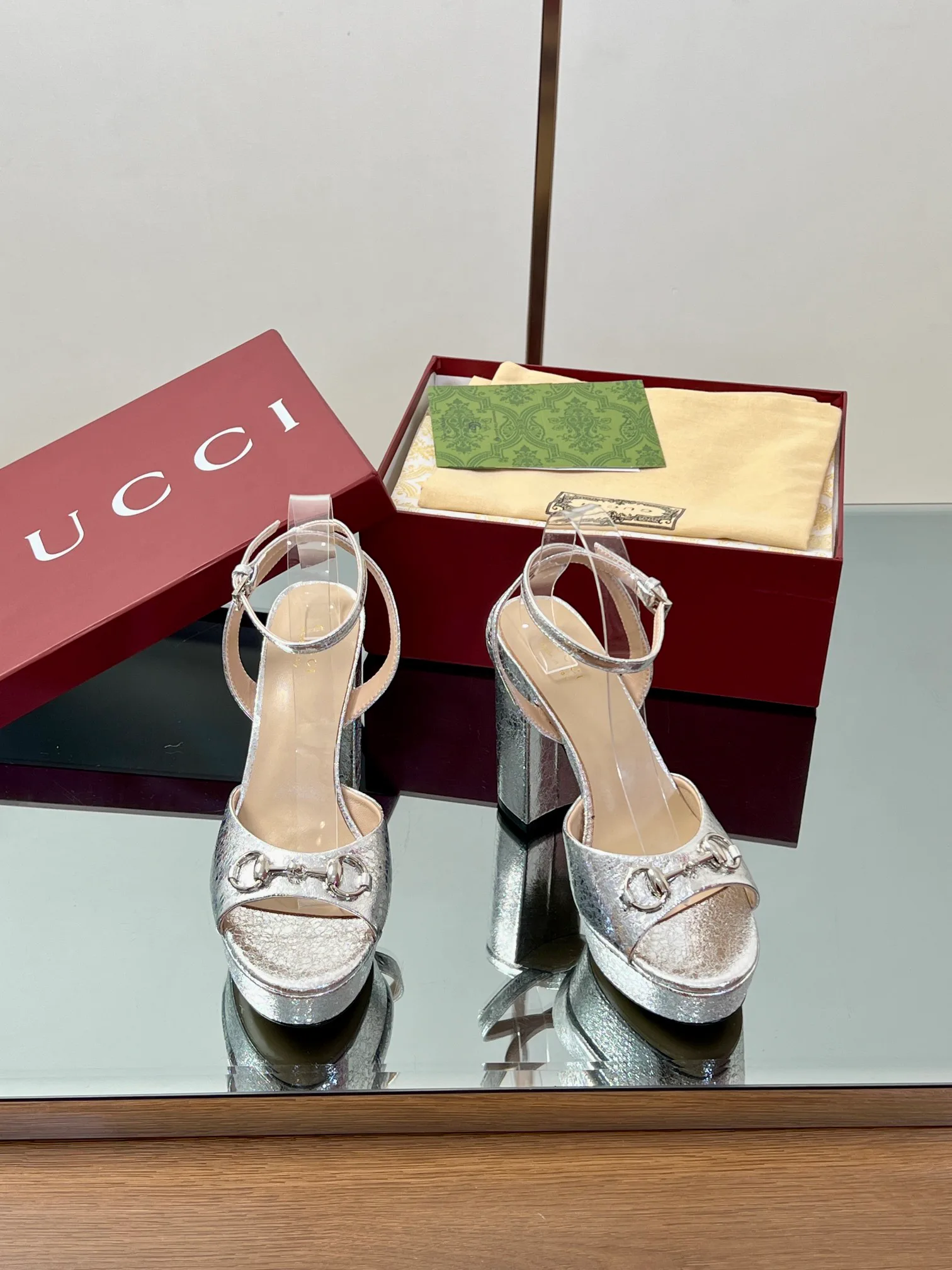 Босоножки Женские Gucci 11616308