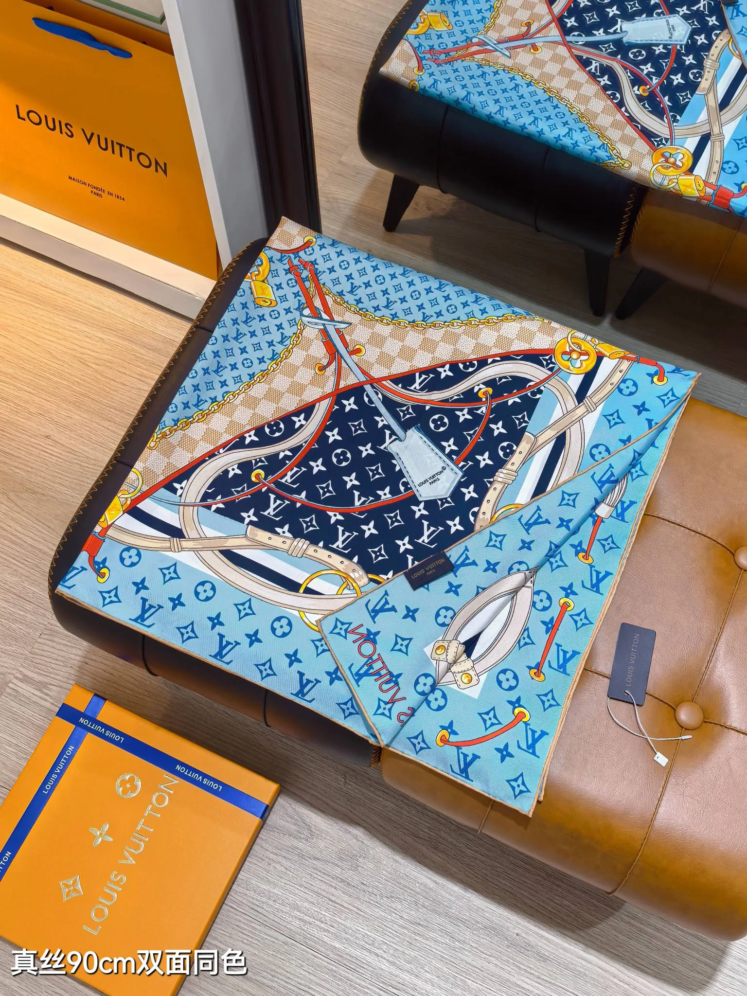 Текстиль Louis Vuitton 12918520