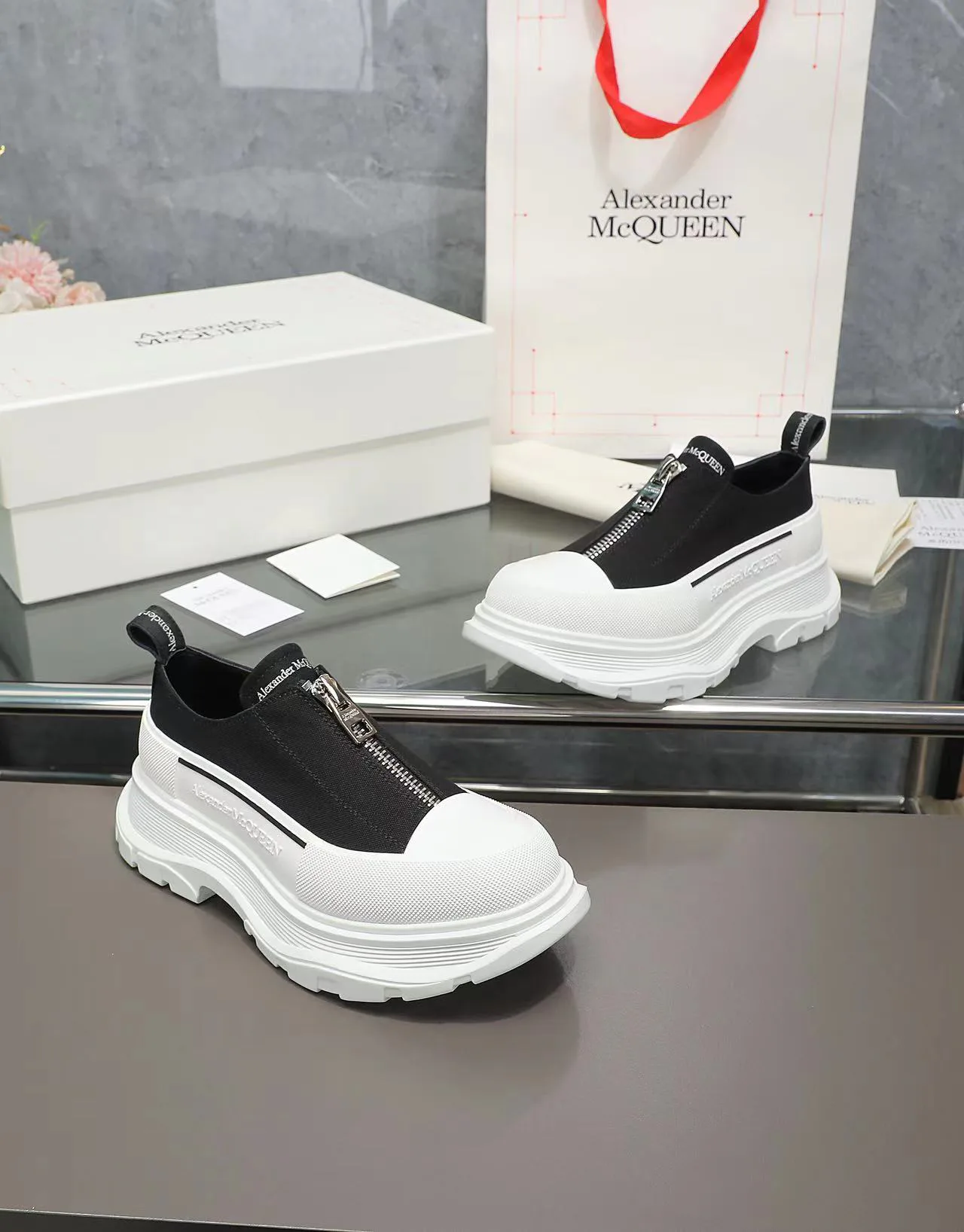 Кроссовки Женские Alexander Mcqueen 18740862