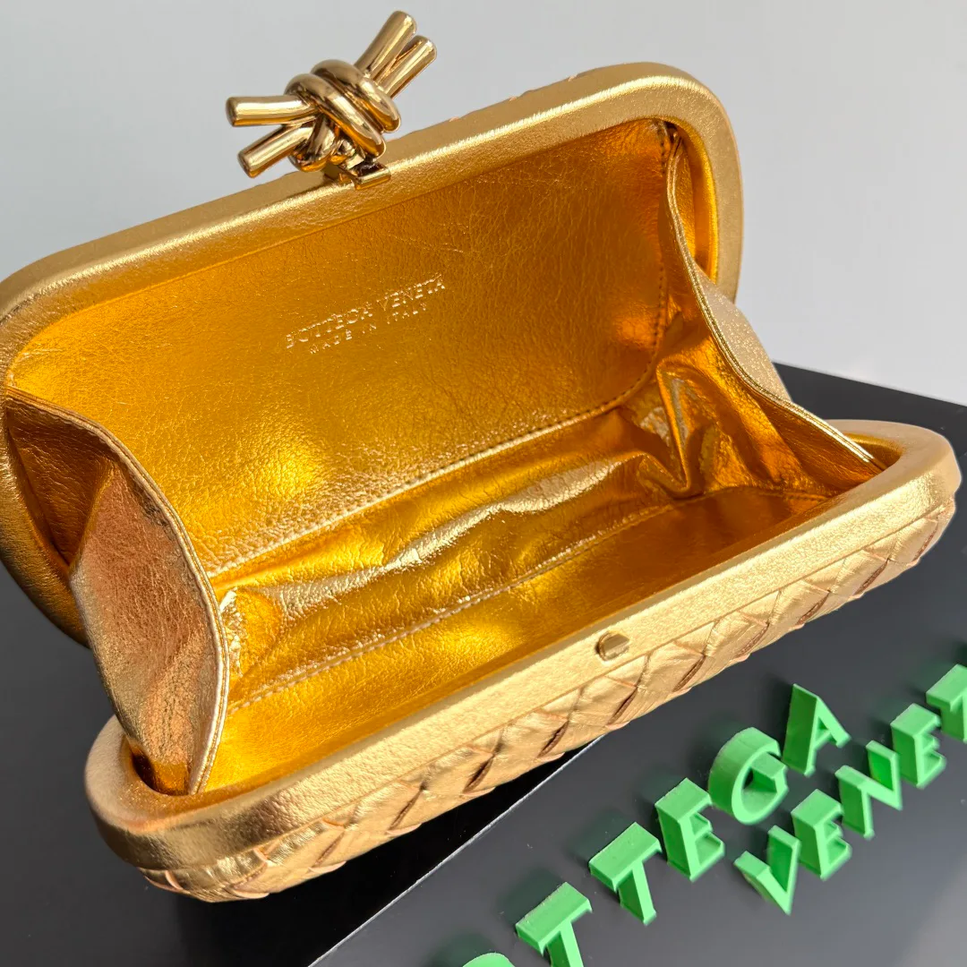 Клатчи Женские Bottega Veneta 13568372
