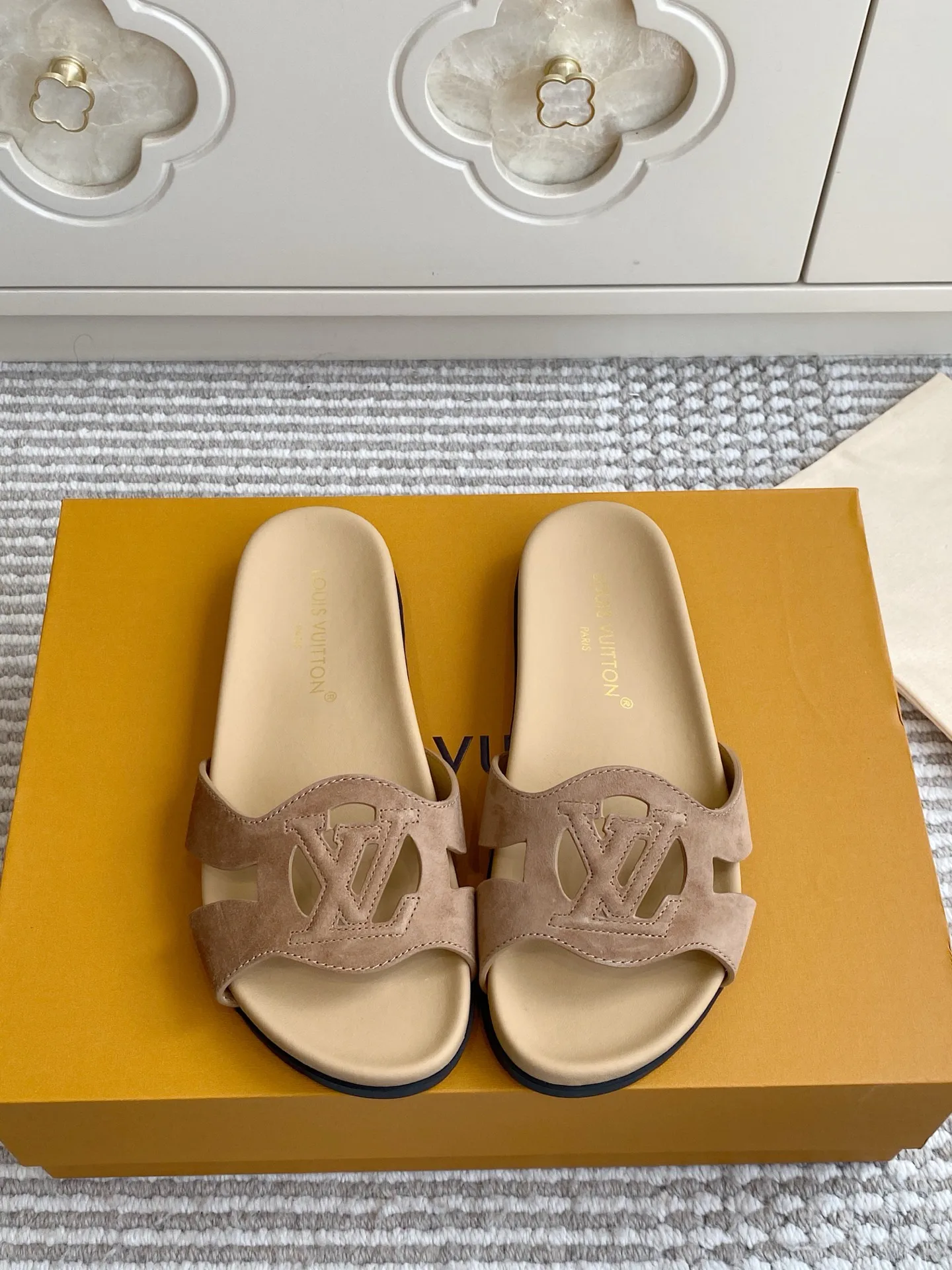 Шлепанцы Женские Louis Vuitton 17572144