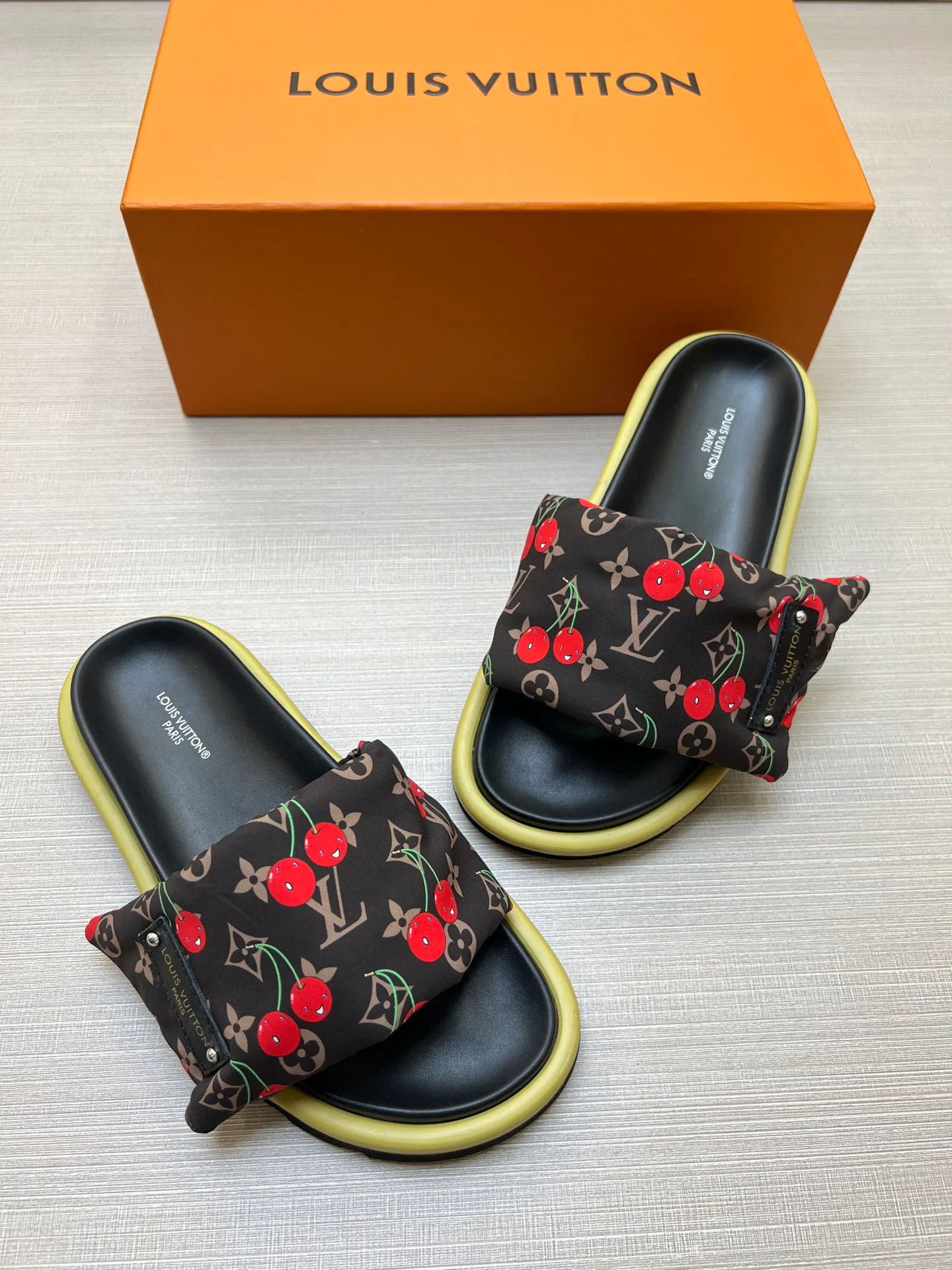 Шлепанцы Женские Louis Vuitton 9801570