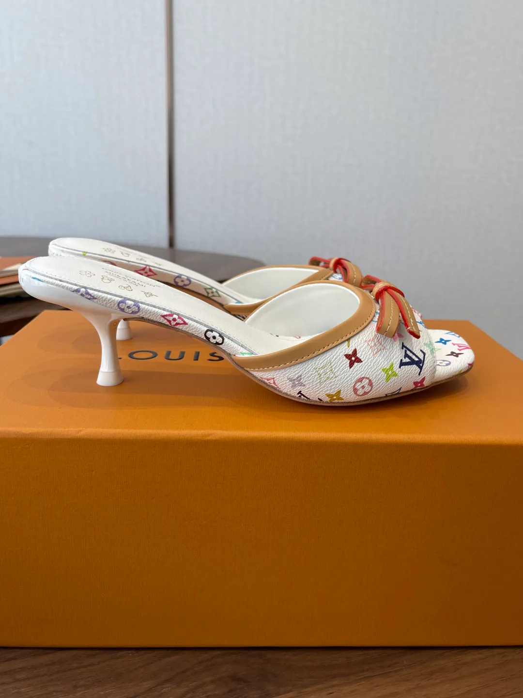 Босоножки Женские Louis Vuitton 12240238
