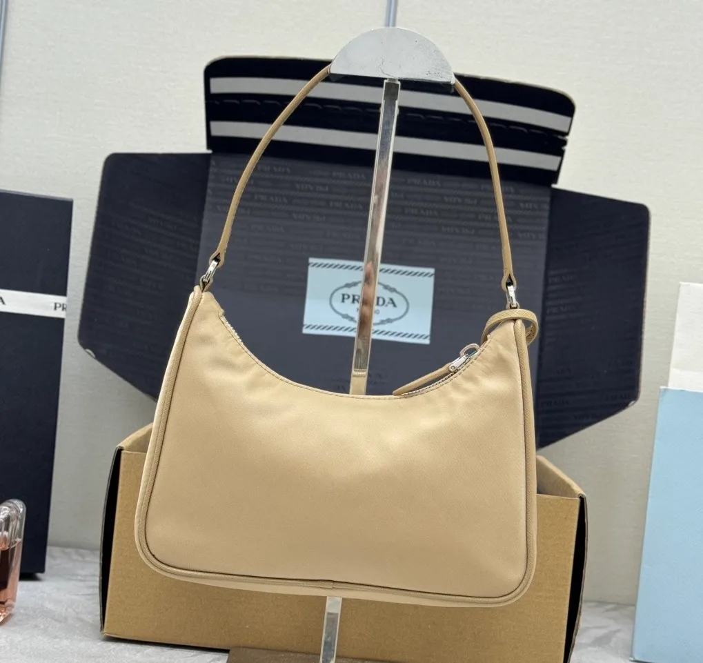 Сумки На Ремне Женские Prada 11682044
