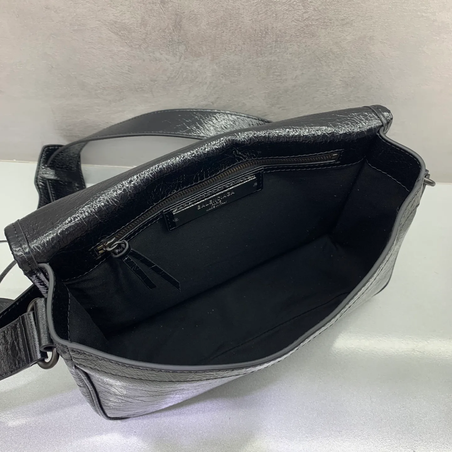 Сумки На Ремне Женские Balenciaga 18205669