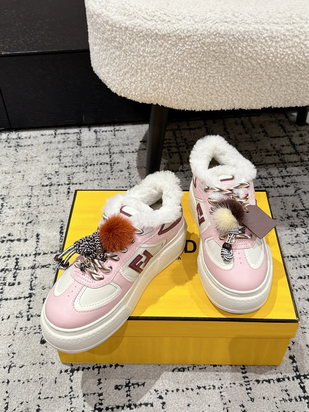 Кроссовки Женские Fendi 740304