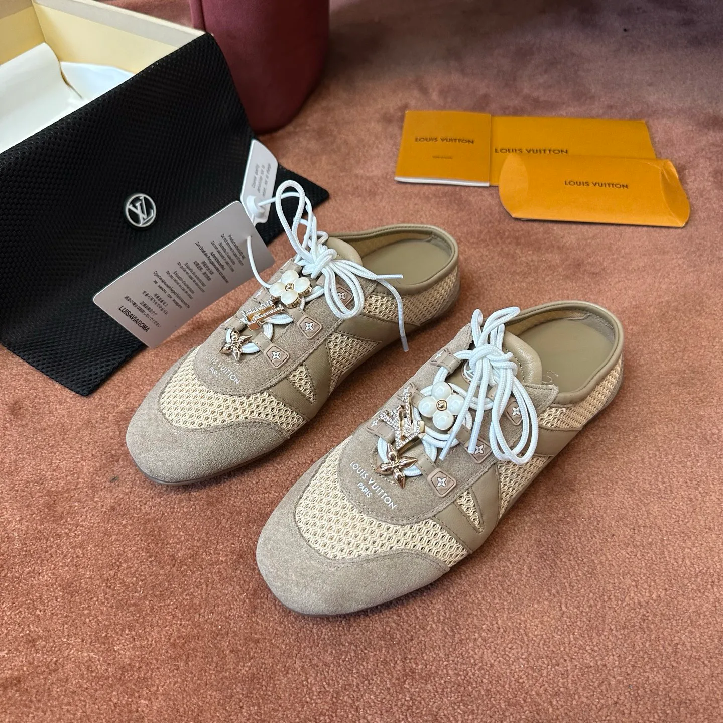 Кроссовки Женские Louis Vuitton 18120474