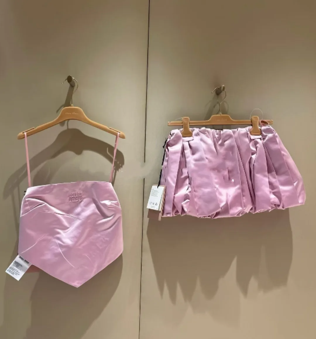 Куртки И Пуховики Женские Miu Miu 17733579