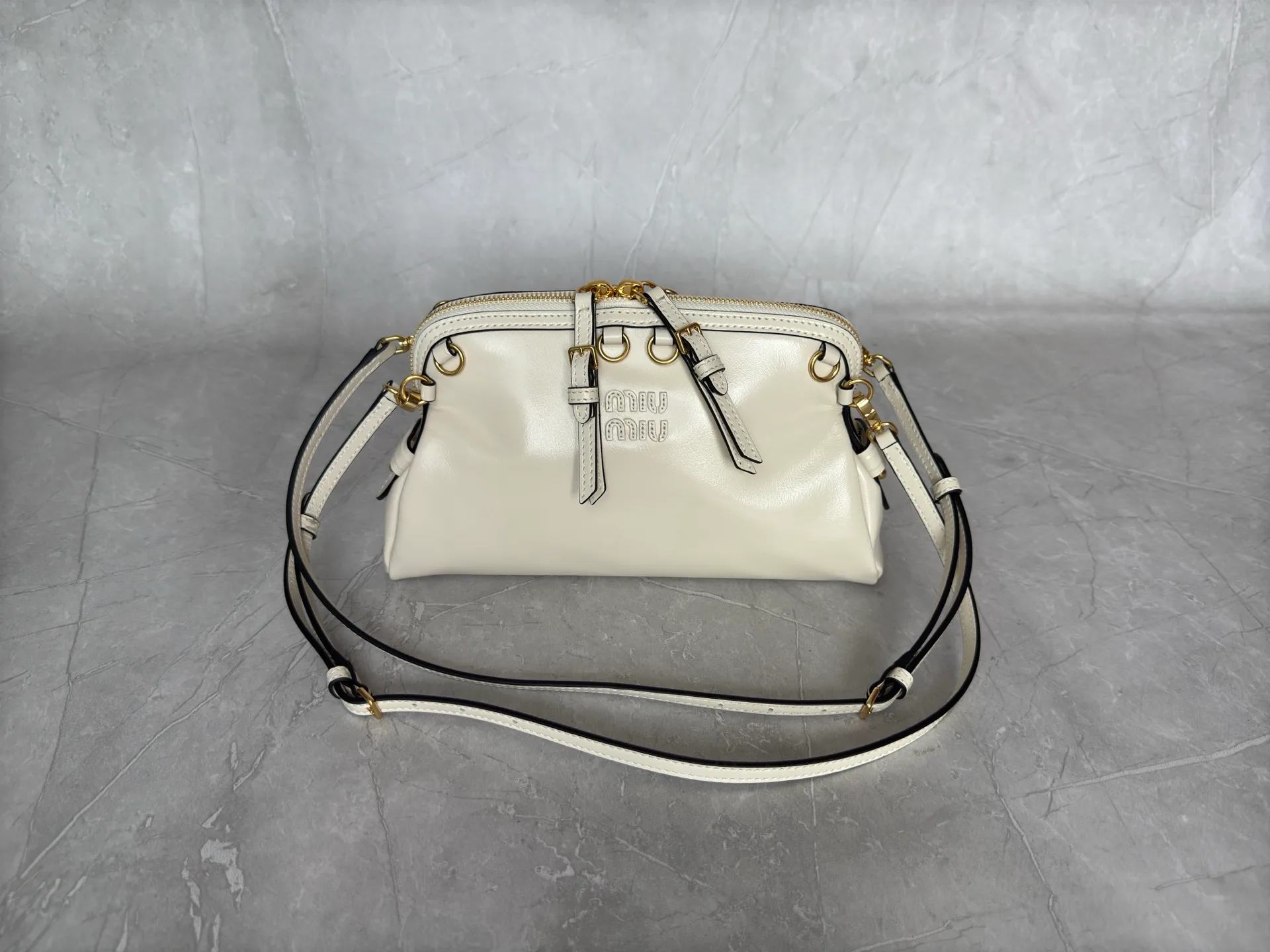 Классические Сумки Женские Miu Miu 13330342