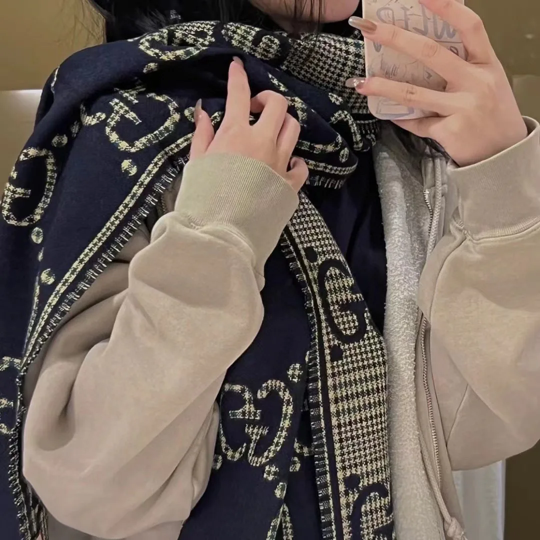 Шарфы Gucci 832131