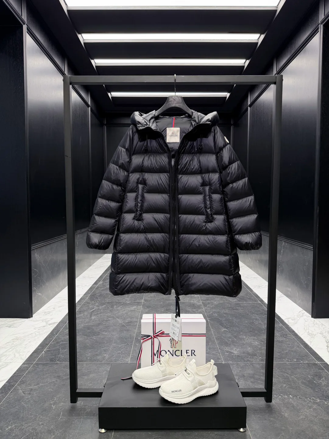 Куртки И Пуховики Женские Moncler 18725339