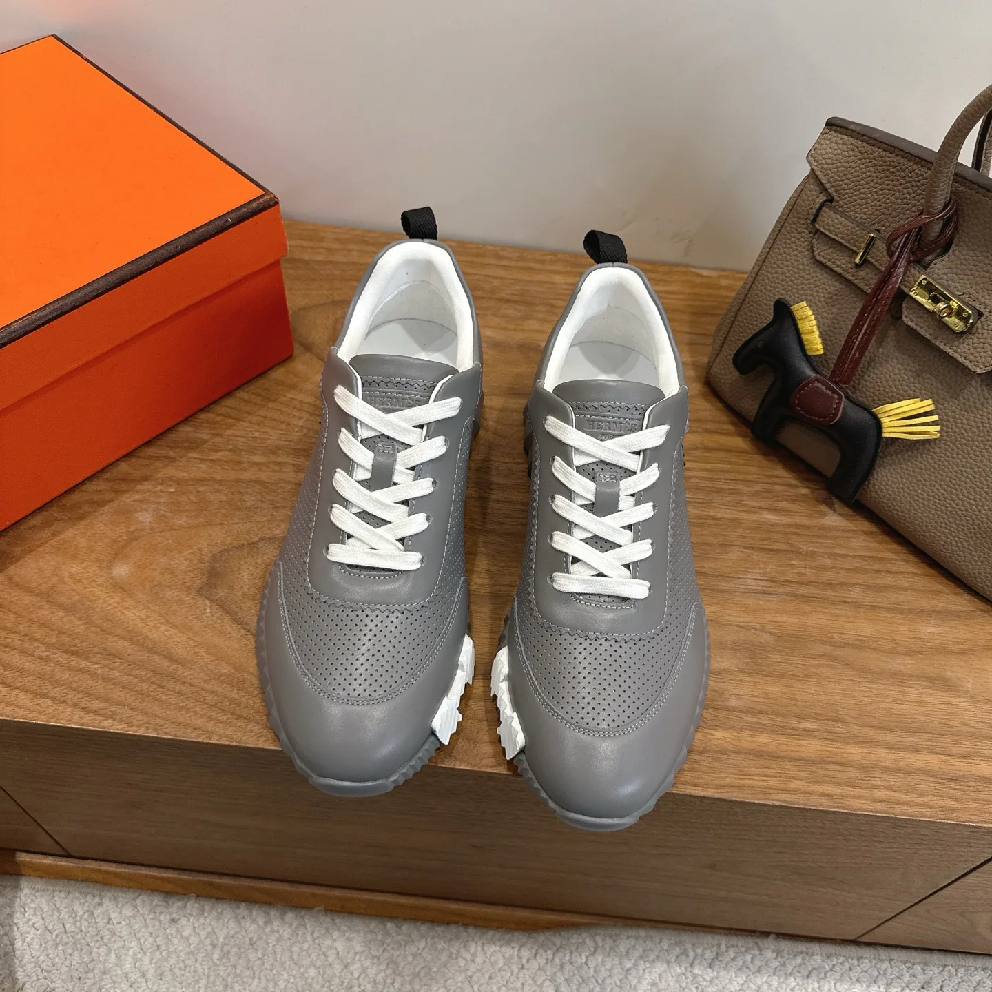 Кроссовки Женские Hermes 11336536