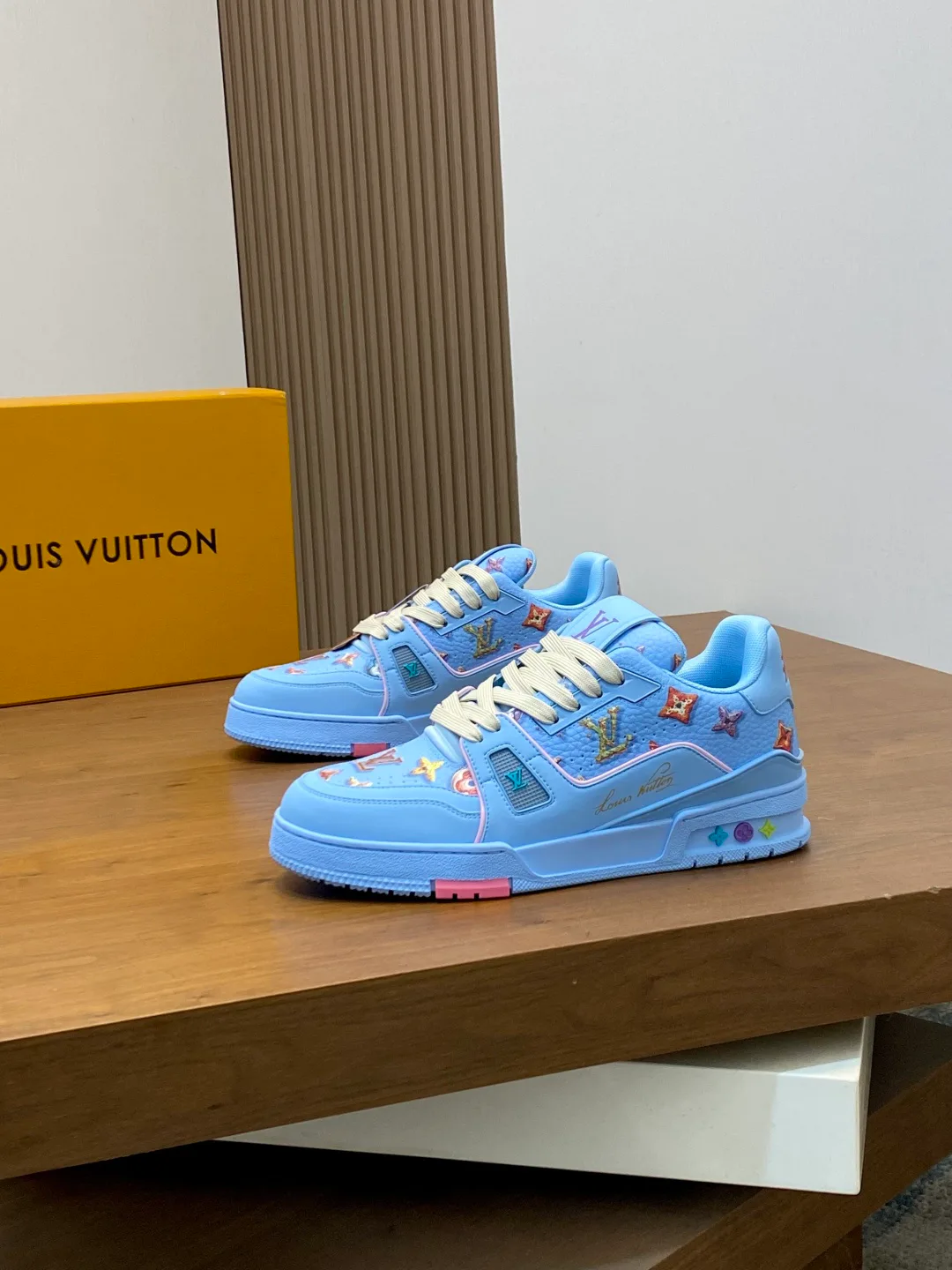 Кроссовки Женские Louis Vuitton 1570267