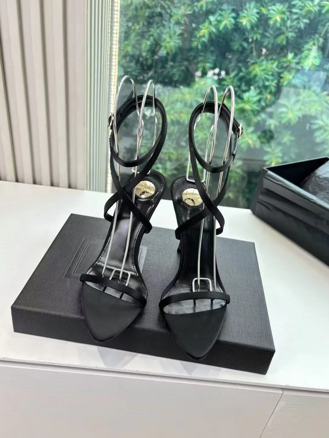 Босоножки Женские Saint Laurent 11660355