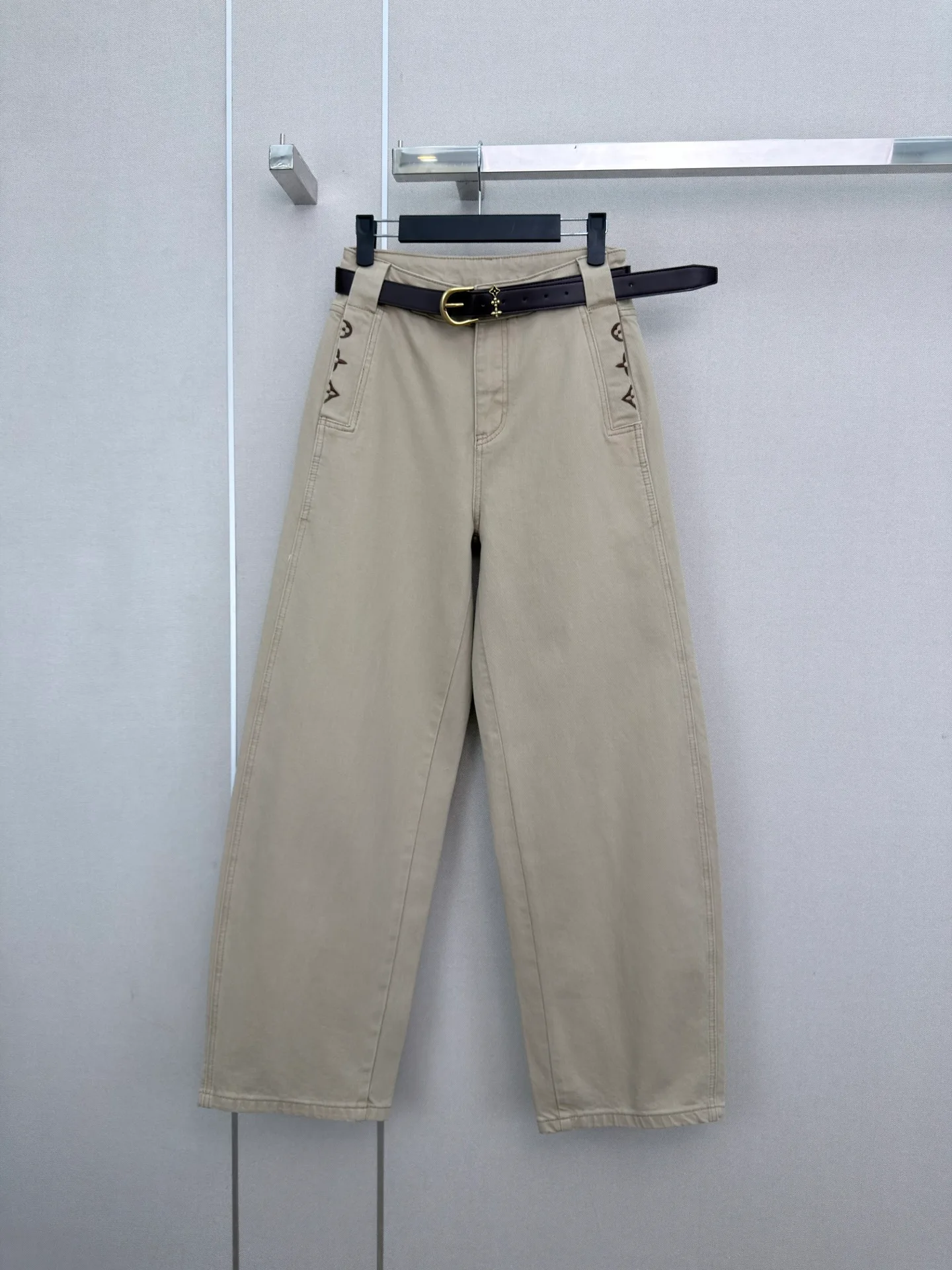 Брюки Женские Louis Vuitton 18642103