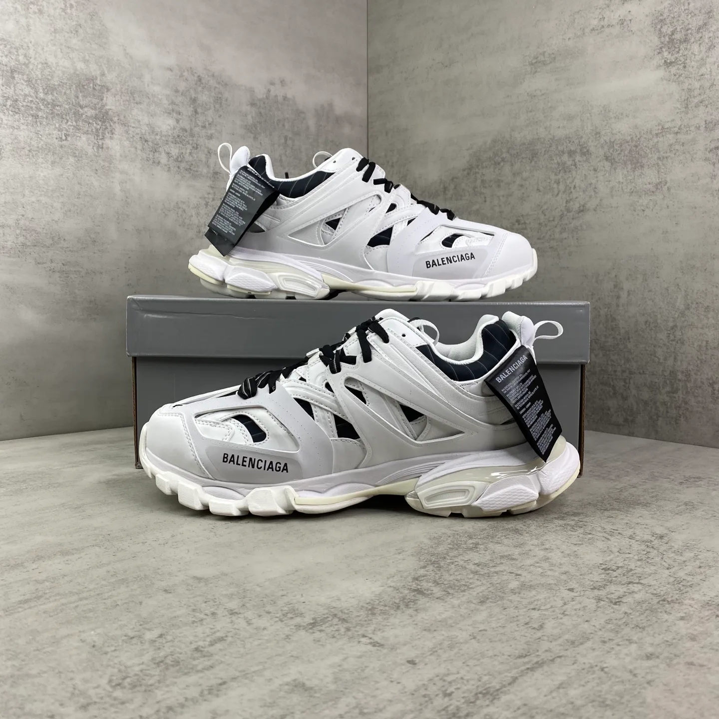 Кроссовки Женские Balenciaga 18743876