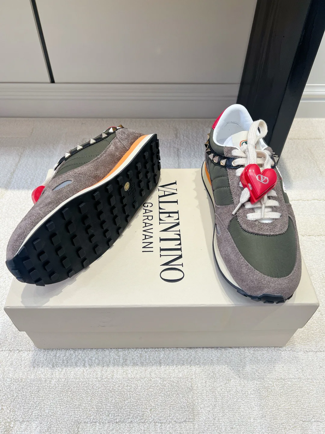 Кроссовки Женские Valentino 18436568