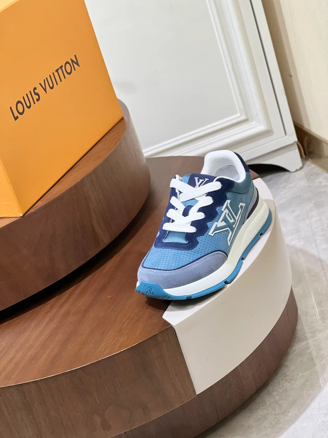 Кроссовки Мужские Louis Vuitton 17460374