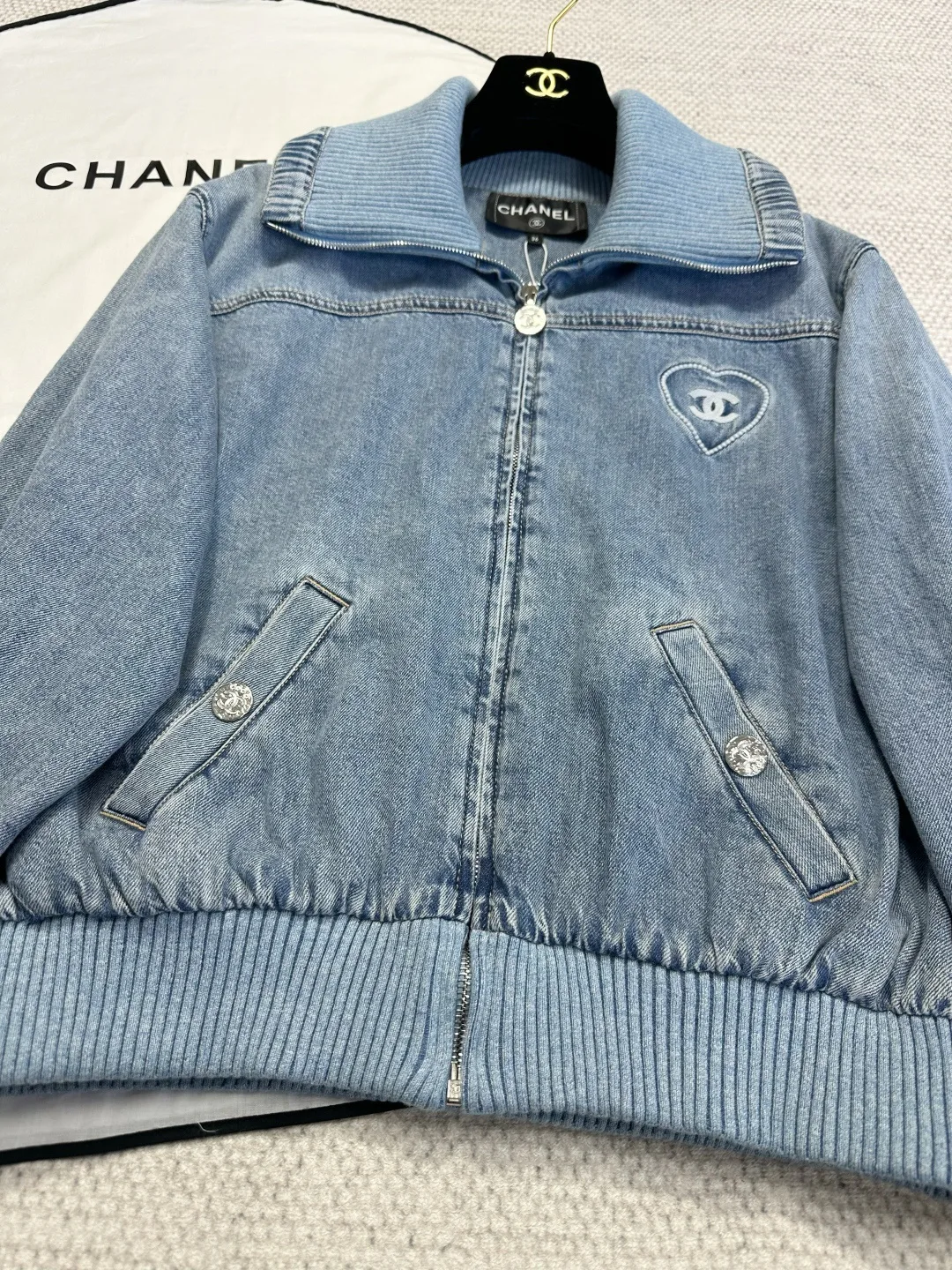 Куртки И Пуховики Женские Chanel 1283477