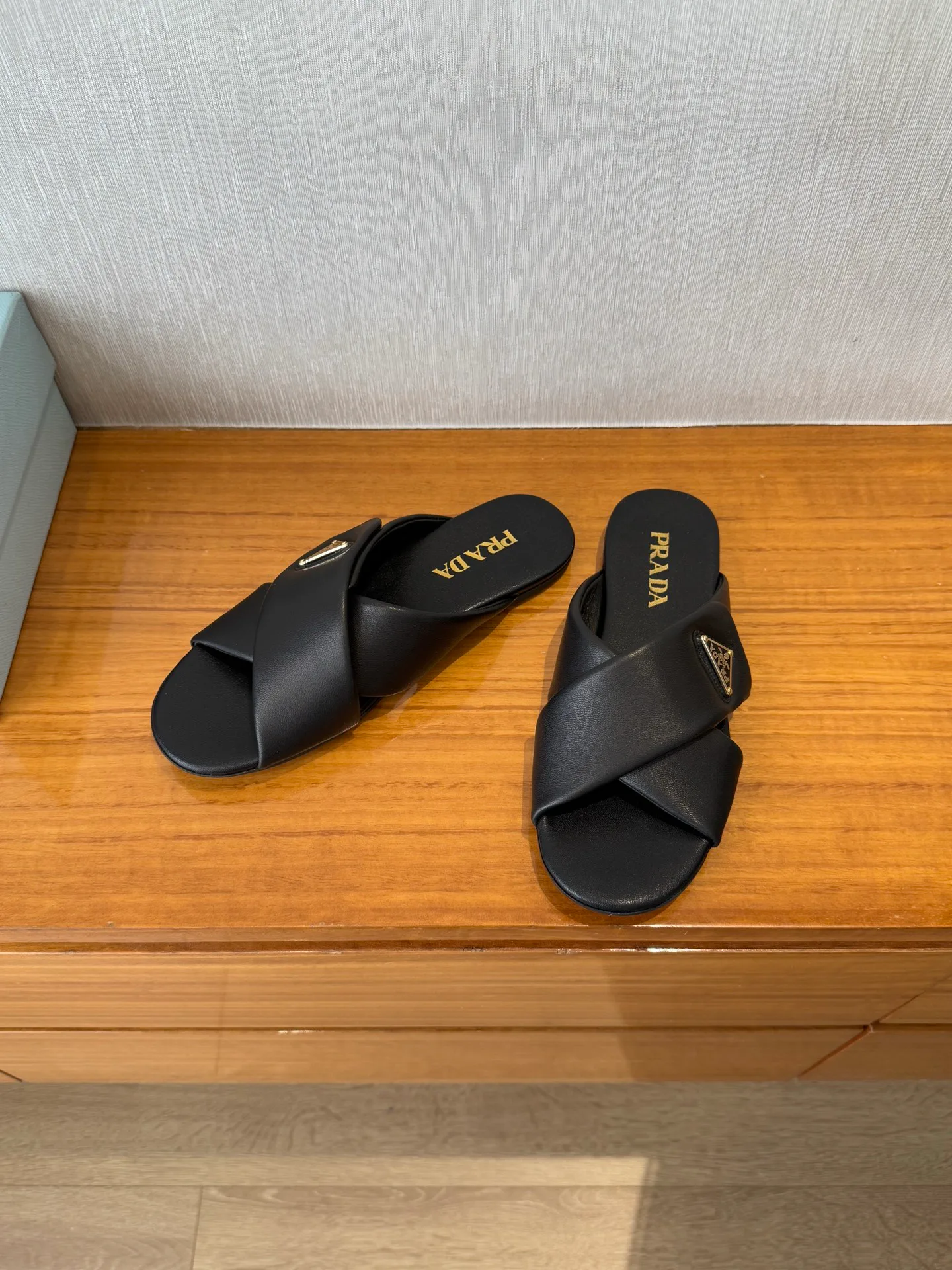 Шлепанцы Женские Prada 24682