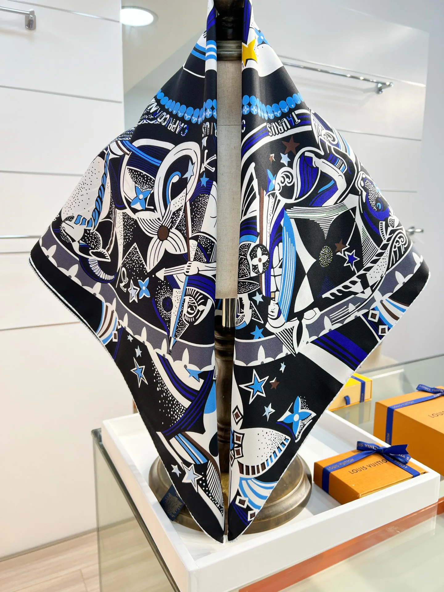 Платки Louis Vuitton 11527385