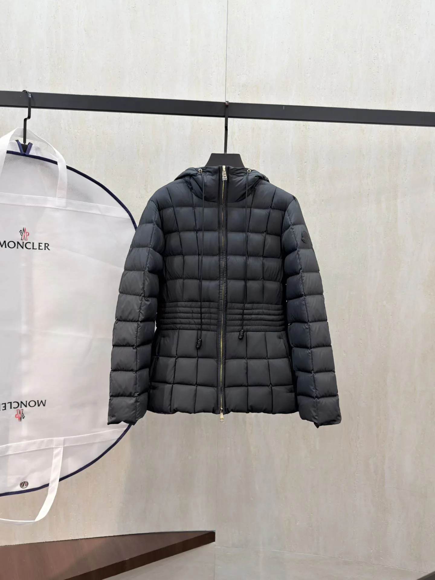 Куртки И Пуховики Женские Moncler 18820664